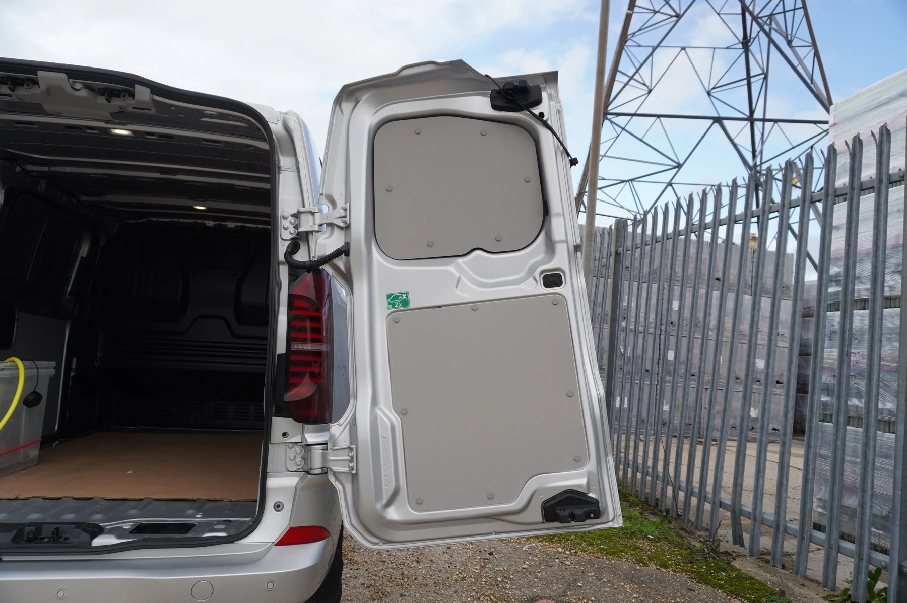 Volkswagen-Transporter-image-38