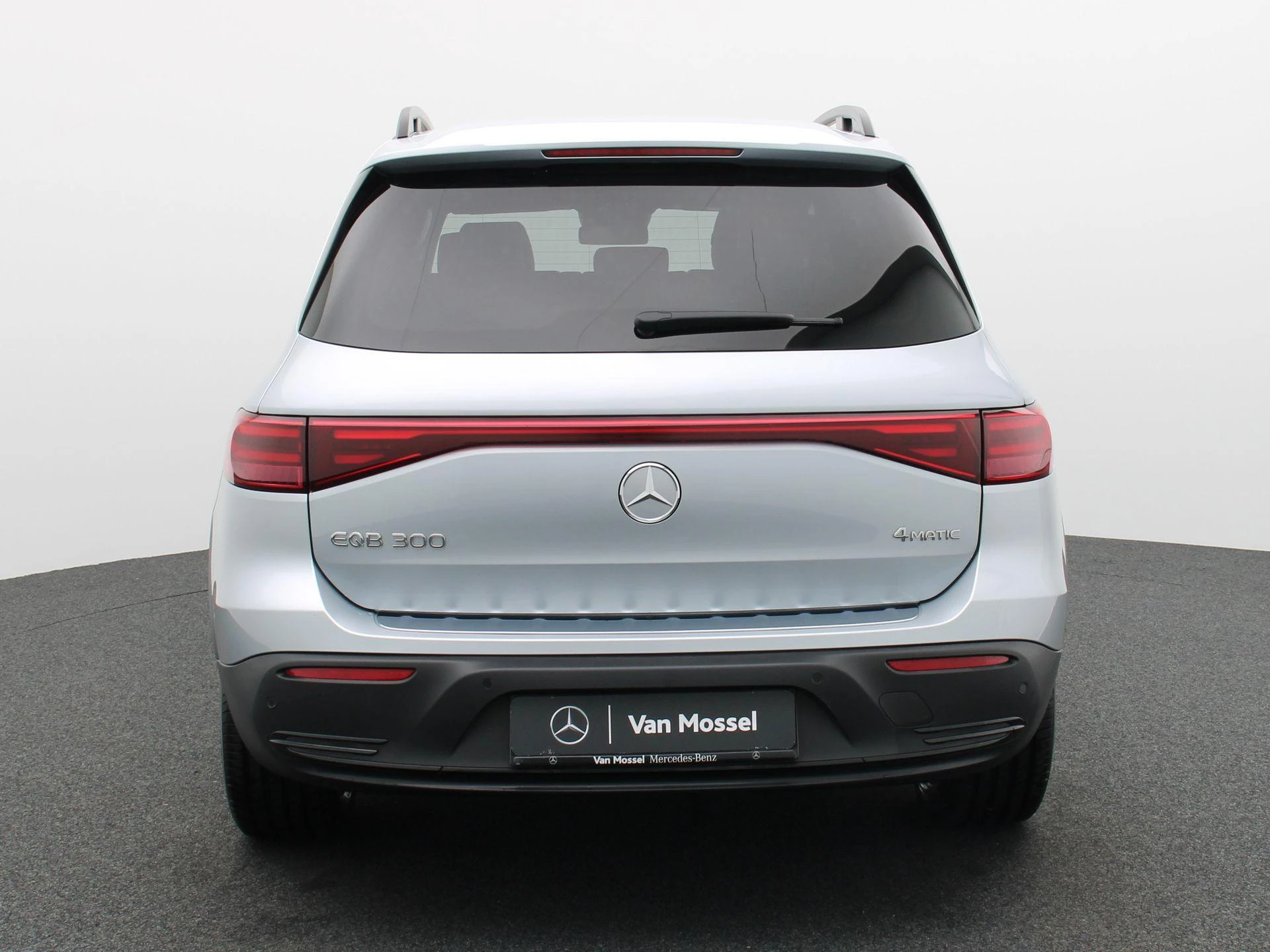 Mercedes-Benz-EQB-image-4