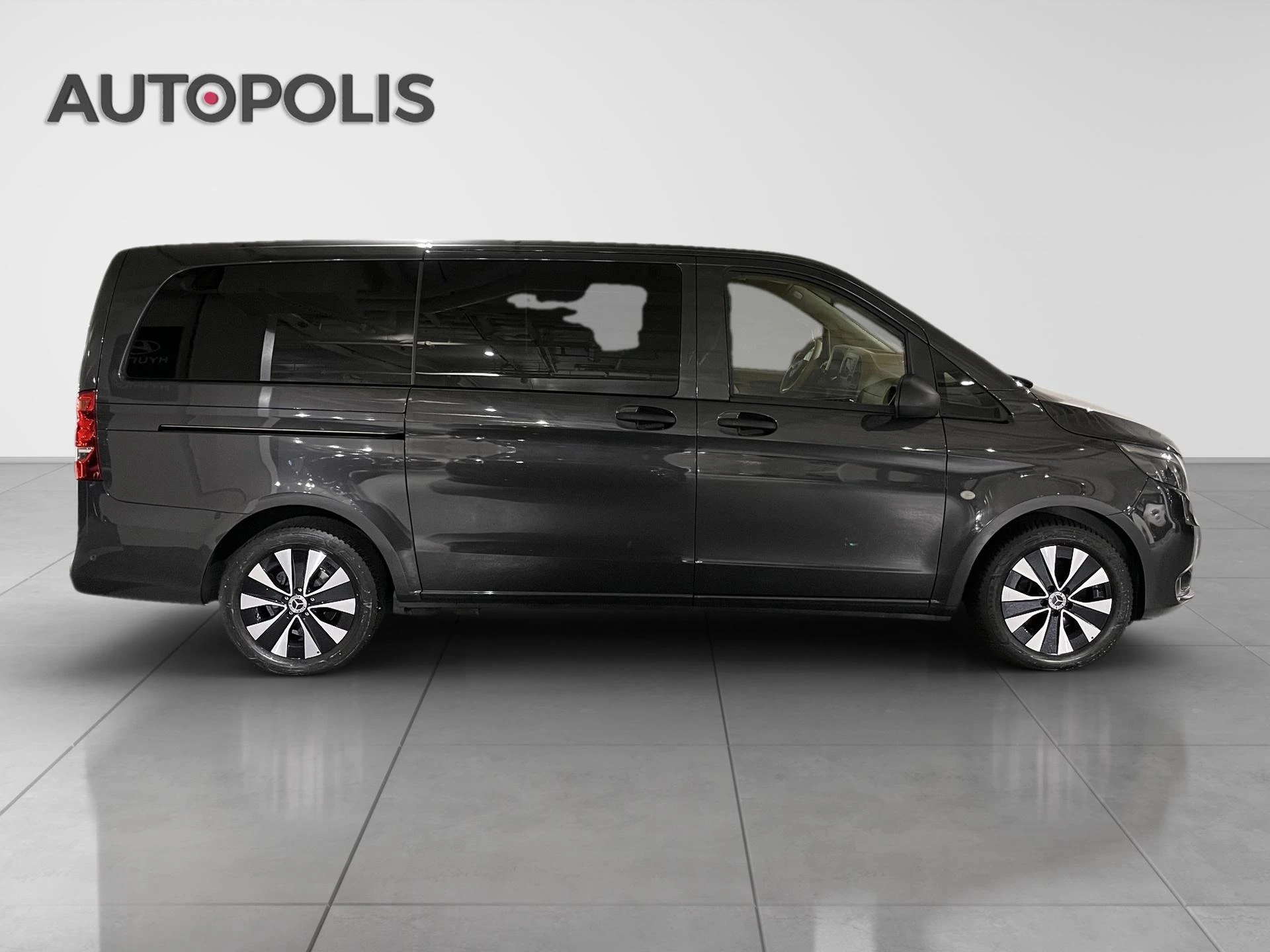 Mercedes-Benz-Vito-image-19
