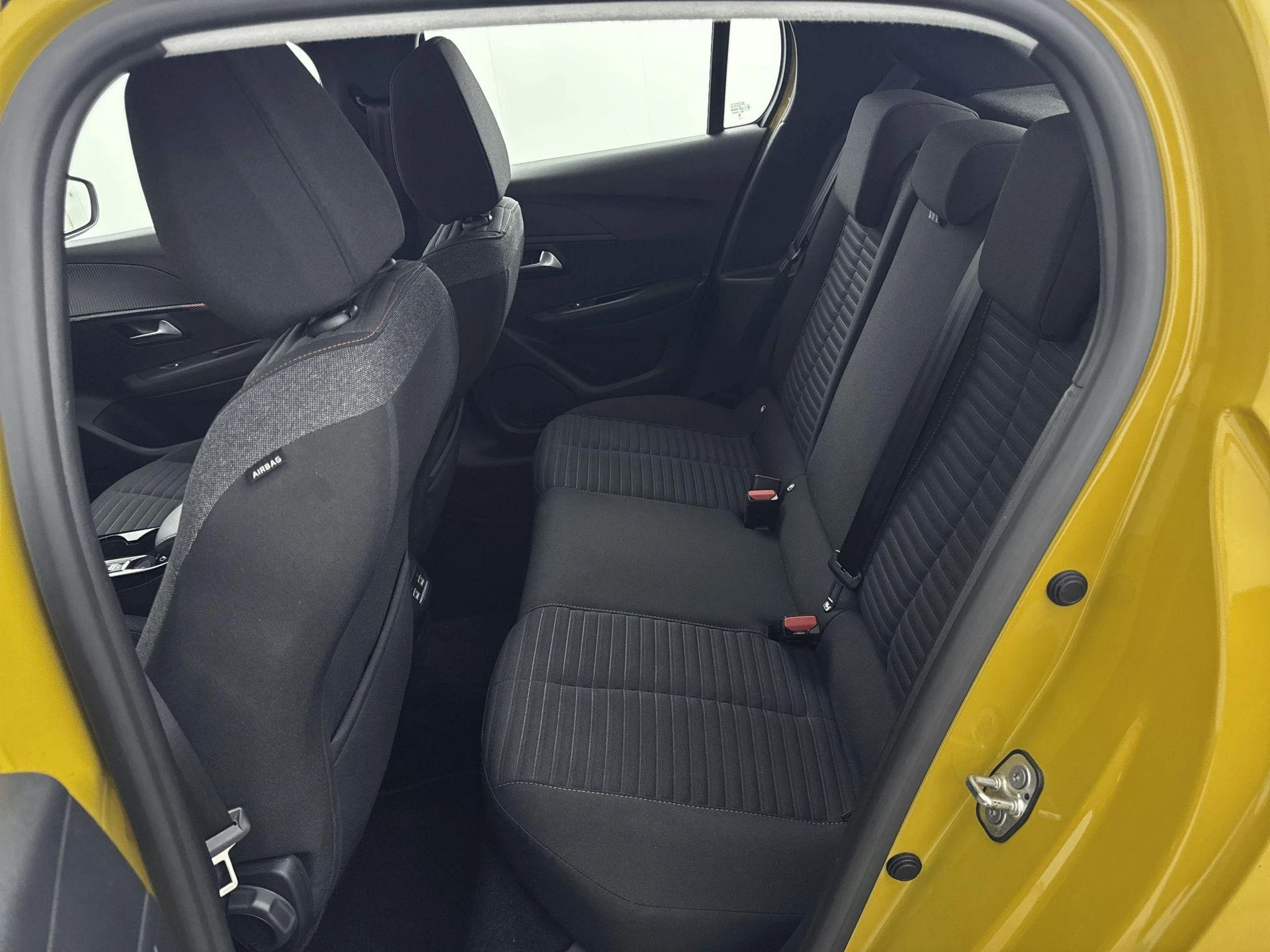 Peugeot-e-208-image-25
