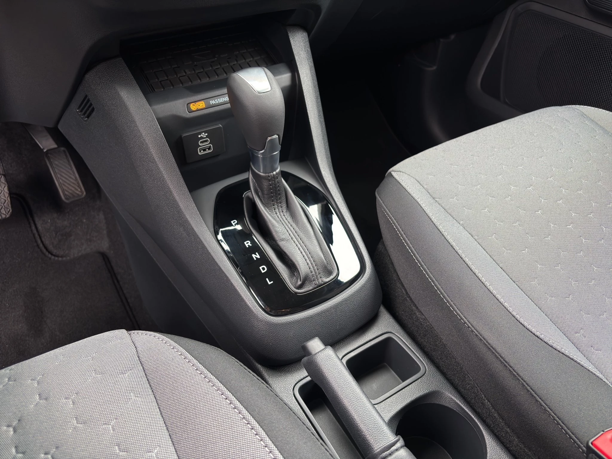 Ford Tourneo Courier Titanium 1.0 EcoBoost 92 kW Auto Kompaktvan. 5-türig