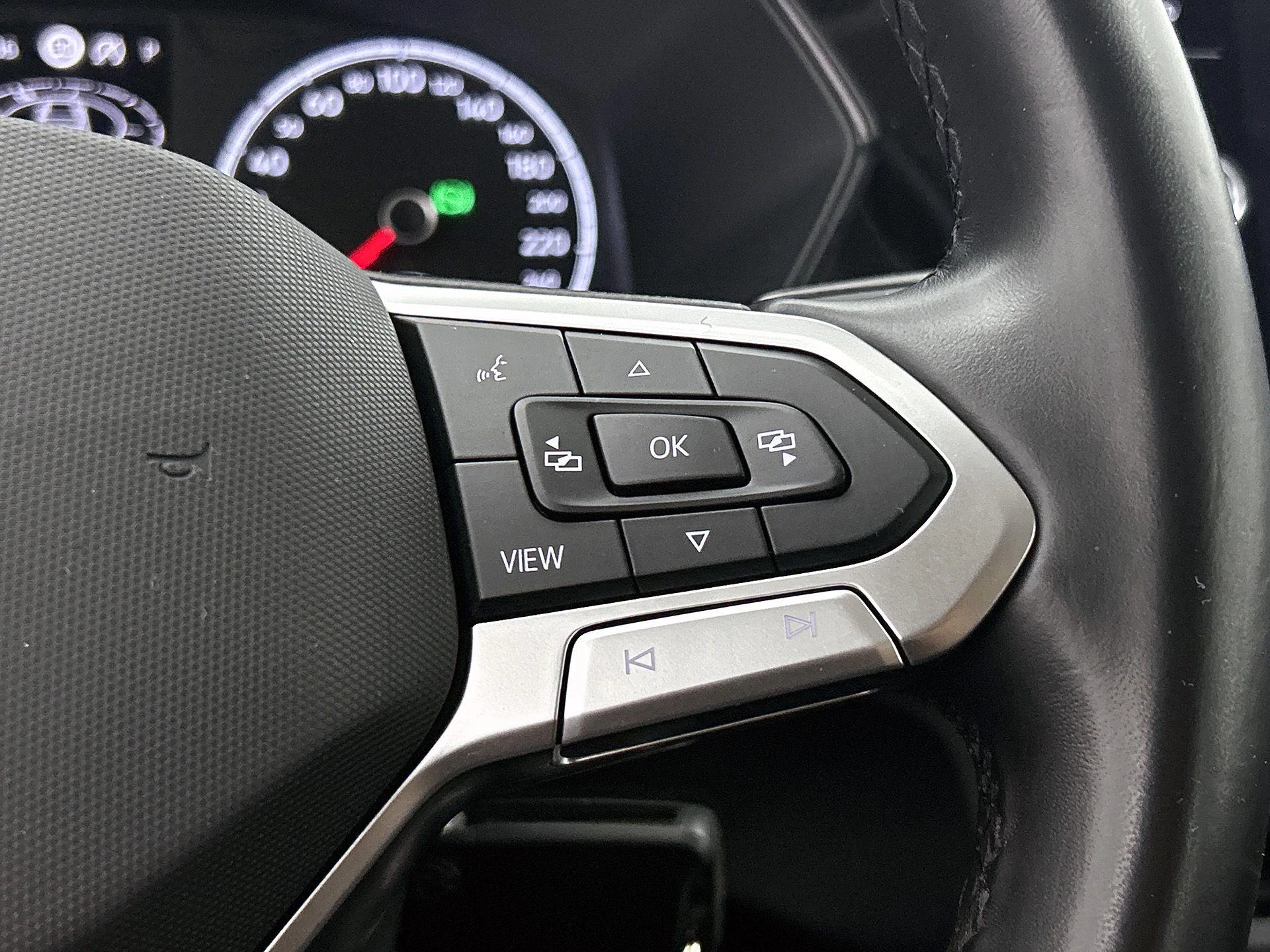 Volkswagen-T-Cross-image-10