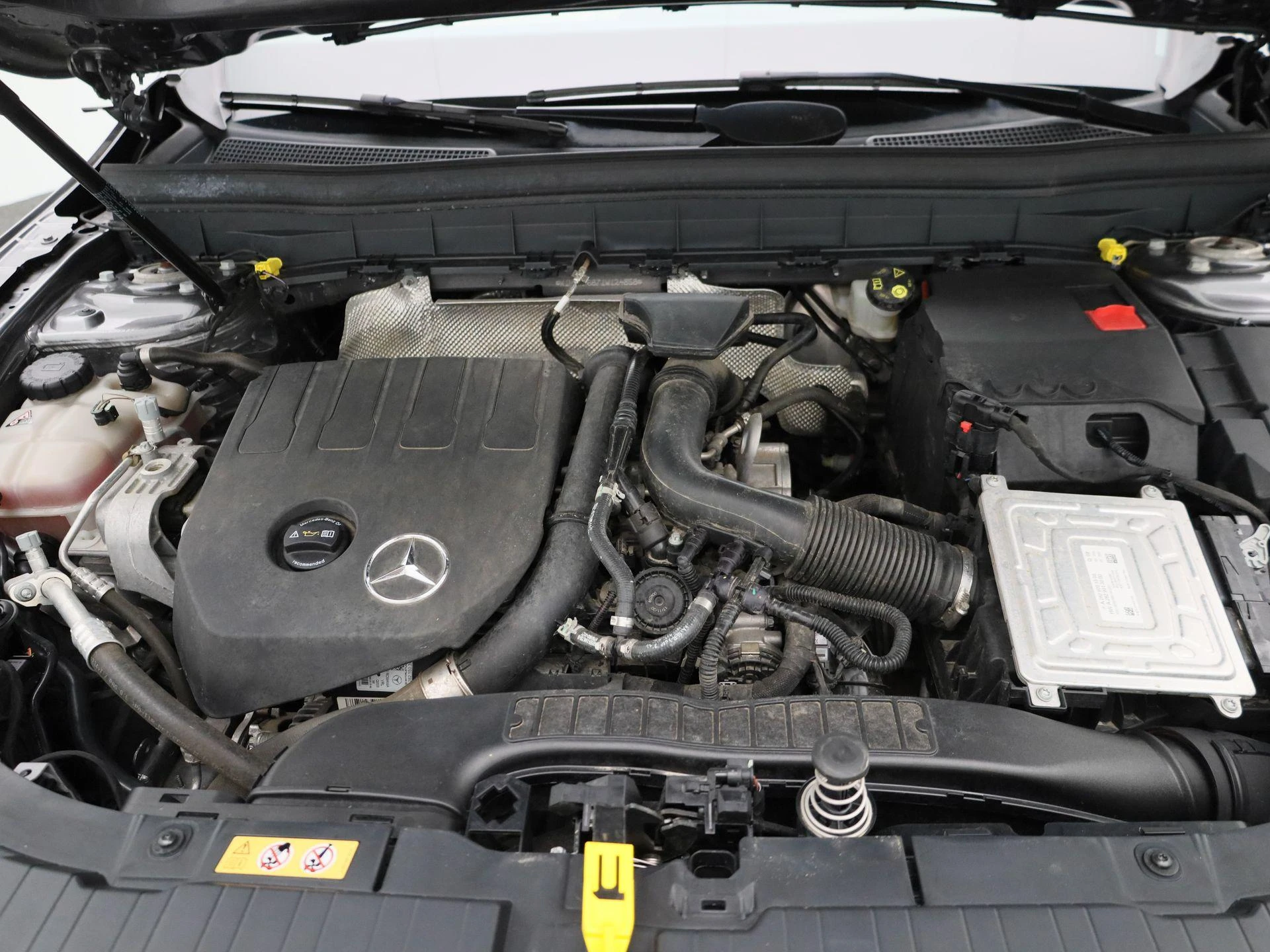 Mercedes-Benz-GLB-image-41