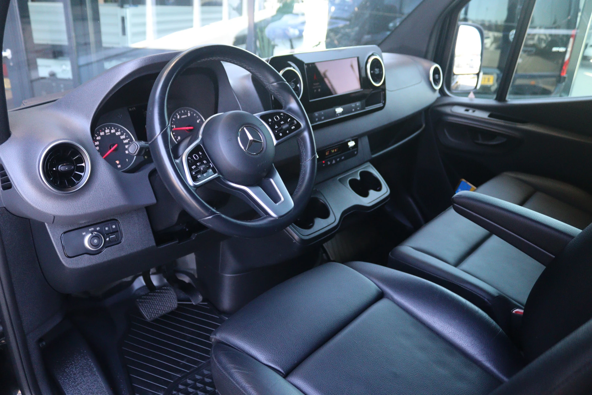 Mercedes-Benz-Sprinter-image-4