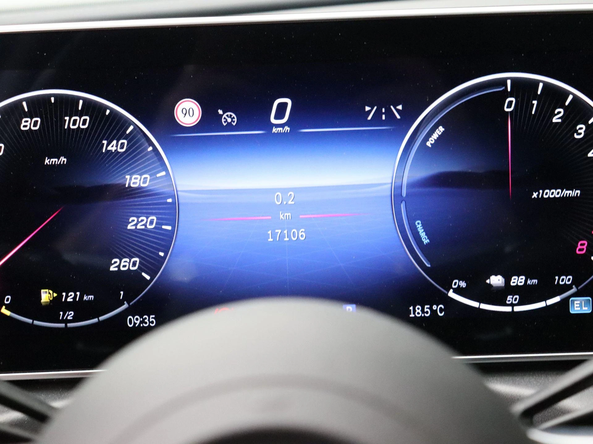 Mercedes-Benz-C-Klasse-image-13