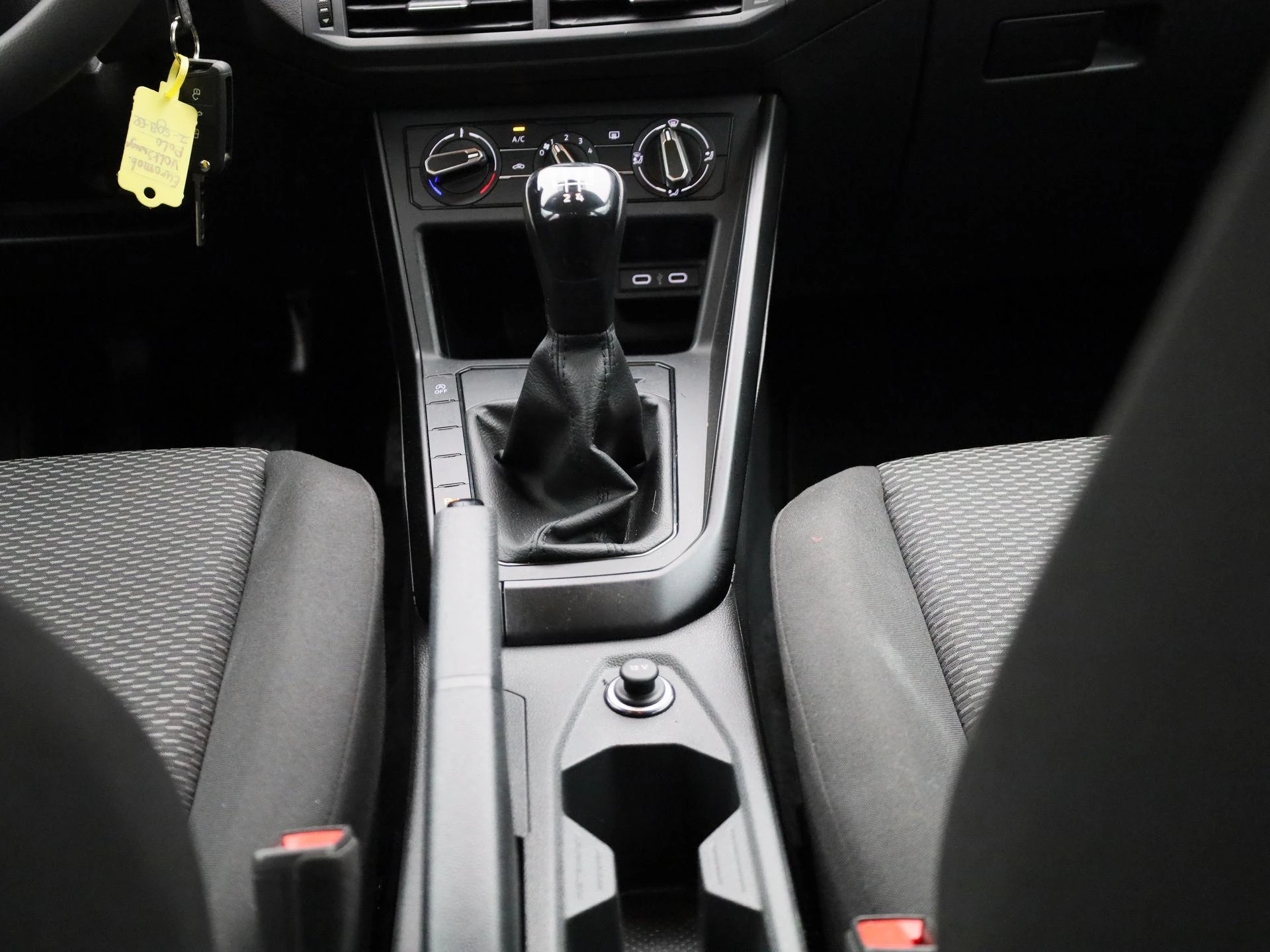 Volkswagen-Polo-image-9