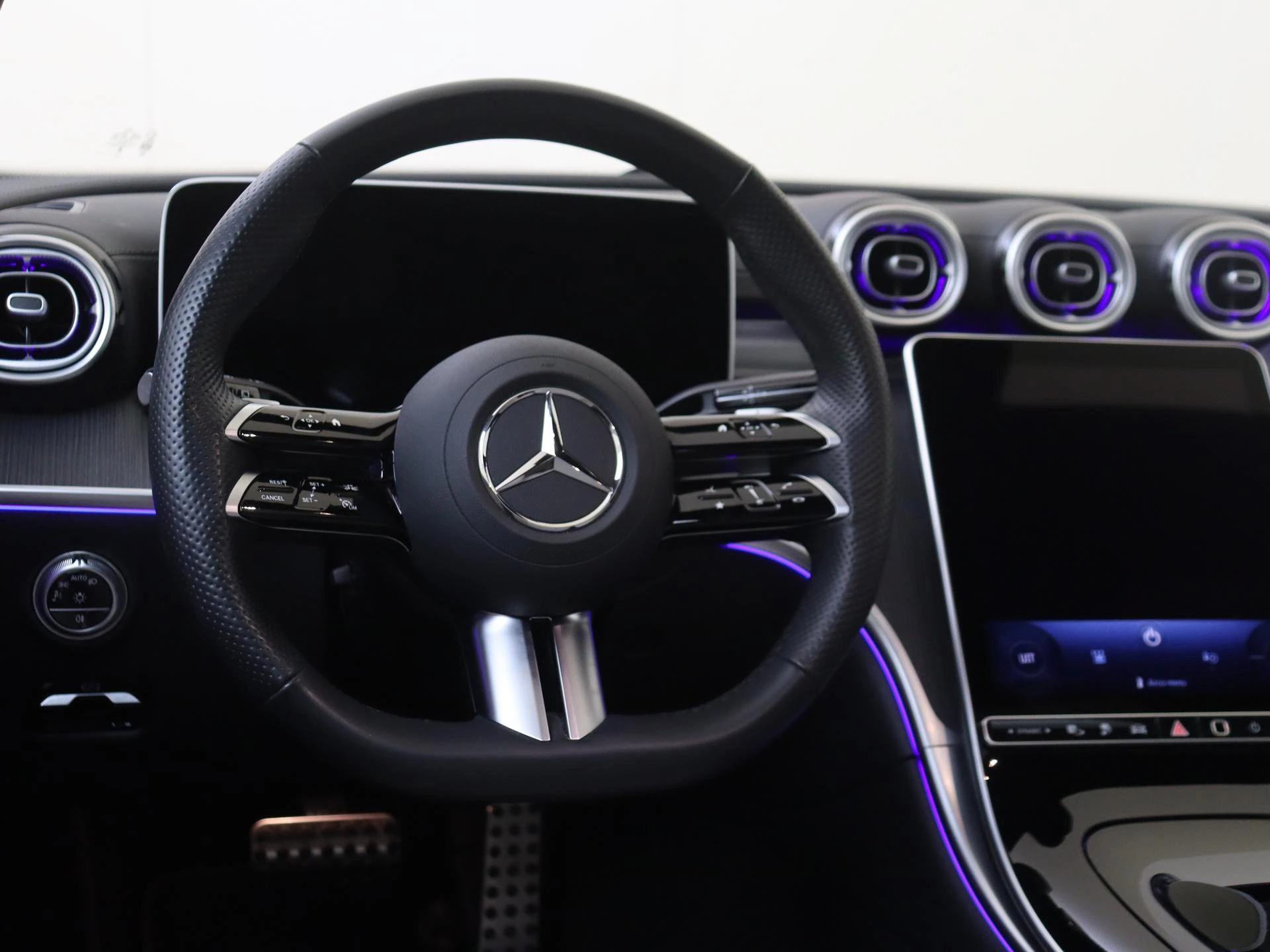 Mercedes-Benz-C-Klasse-image-9