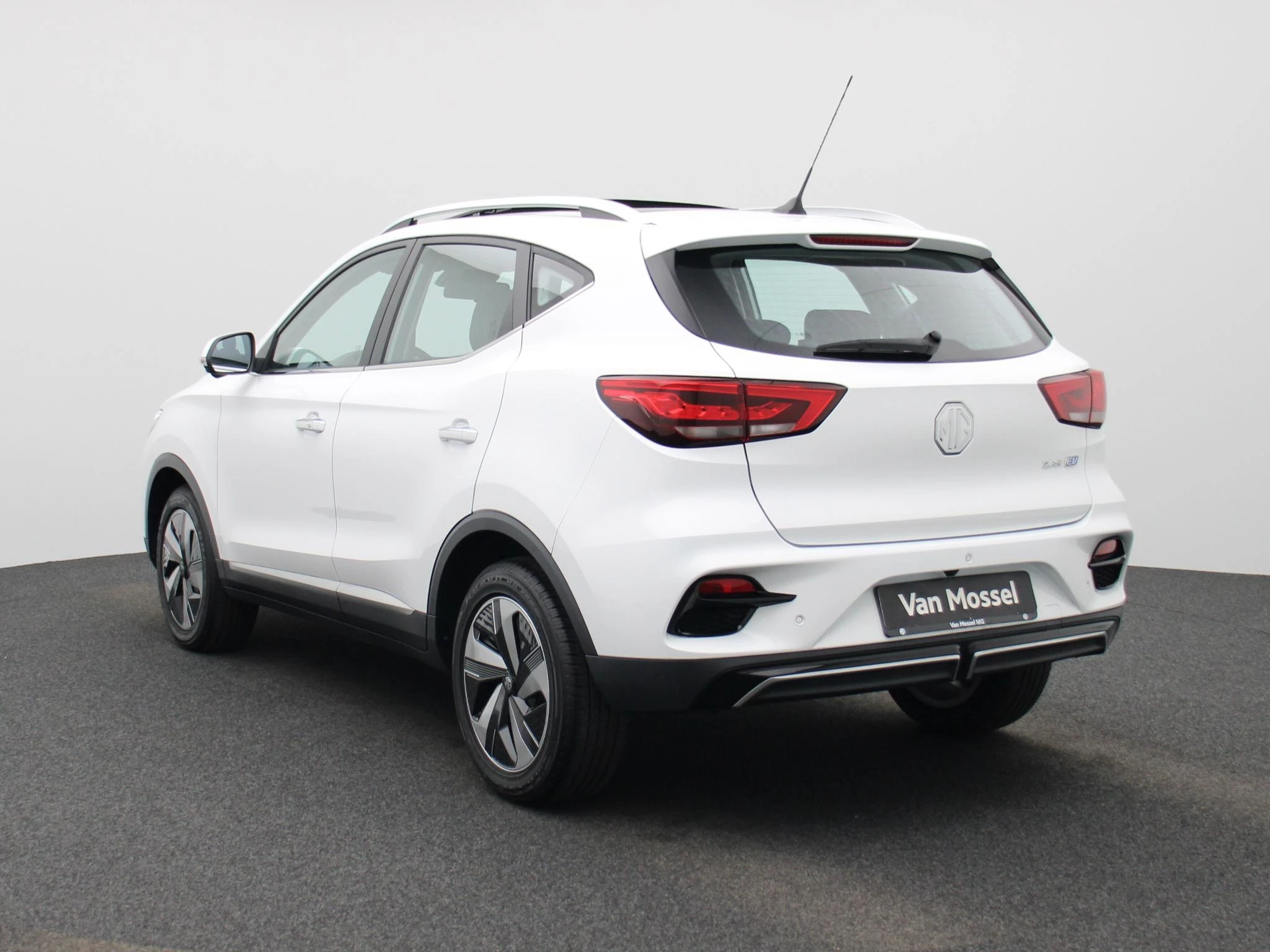 MG-ZS EV-image-2