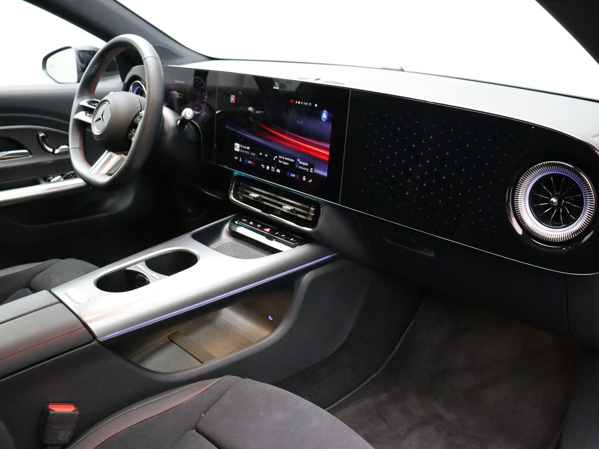 Mercedes-Benz-CLA-image-27