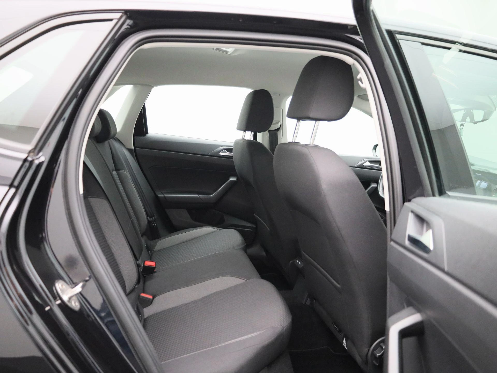 Volkswagen-Polo-image-33