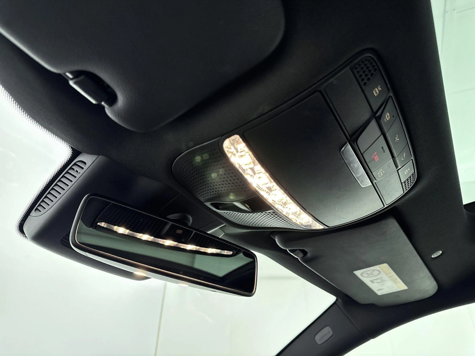 Mercedes-Benz-C-Klasse-image-12