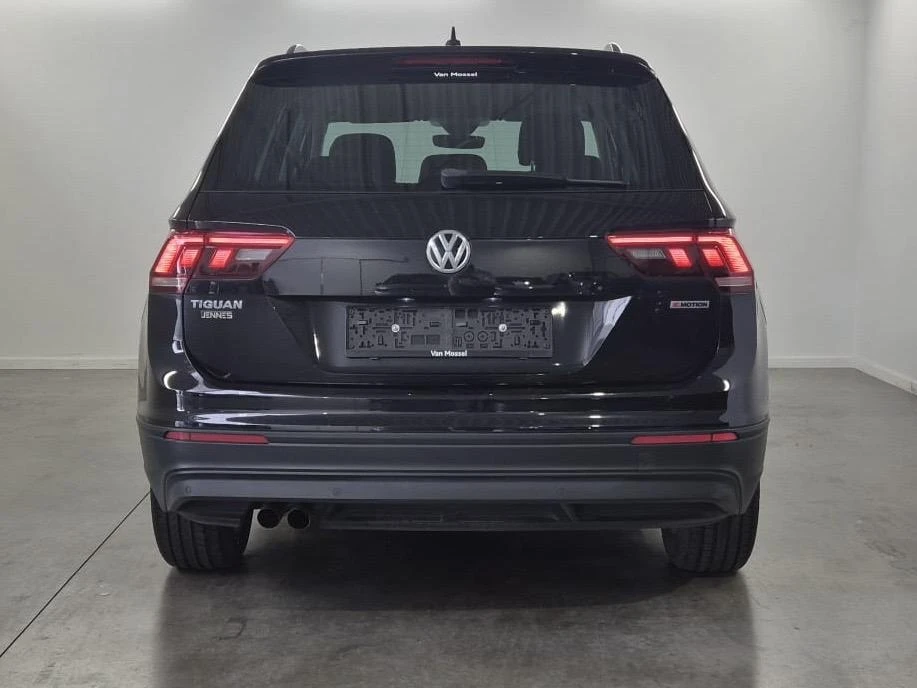 Volkswagen-Tiguan-image-4