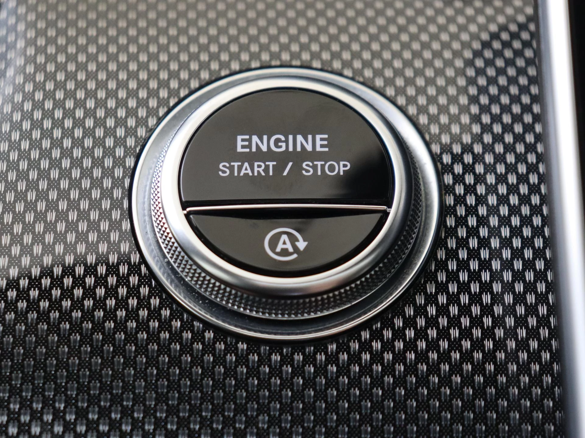 Mercedes-Benz-C-Klasse-image-20