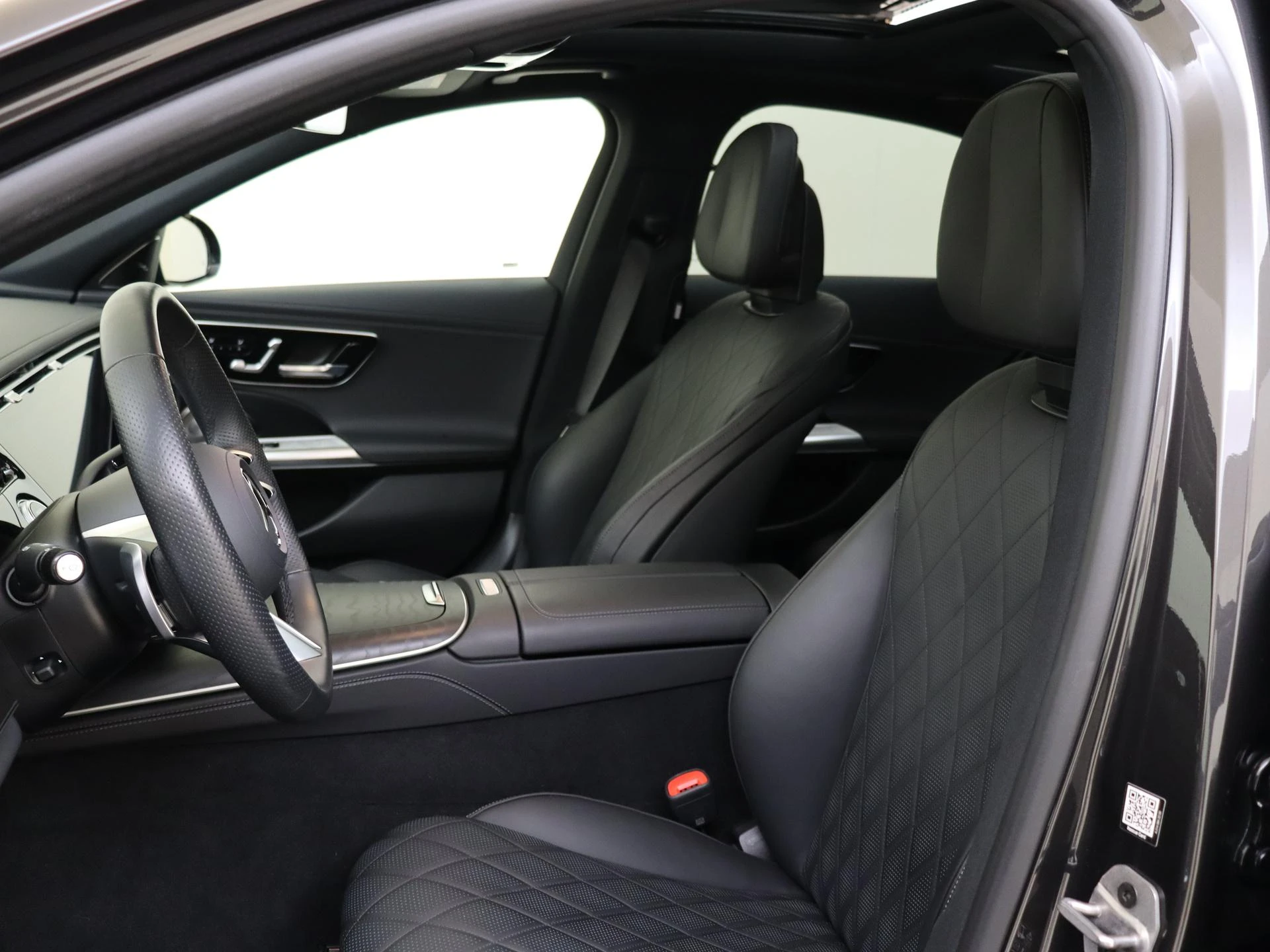 Mercedes-Benz-E-Klasse-image-14