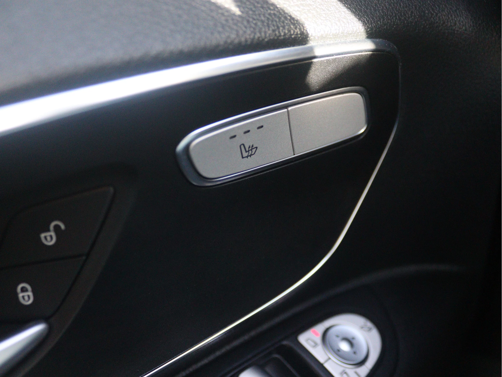 Mercedes-Benz-Vito-image-13