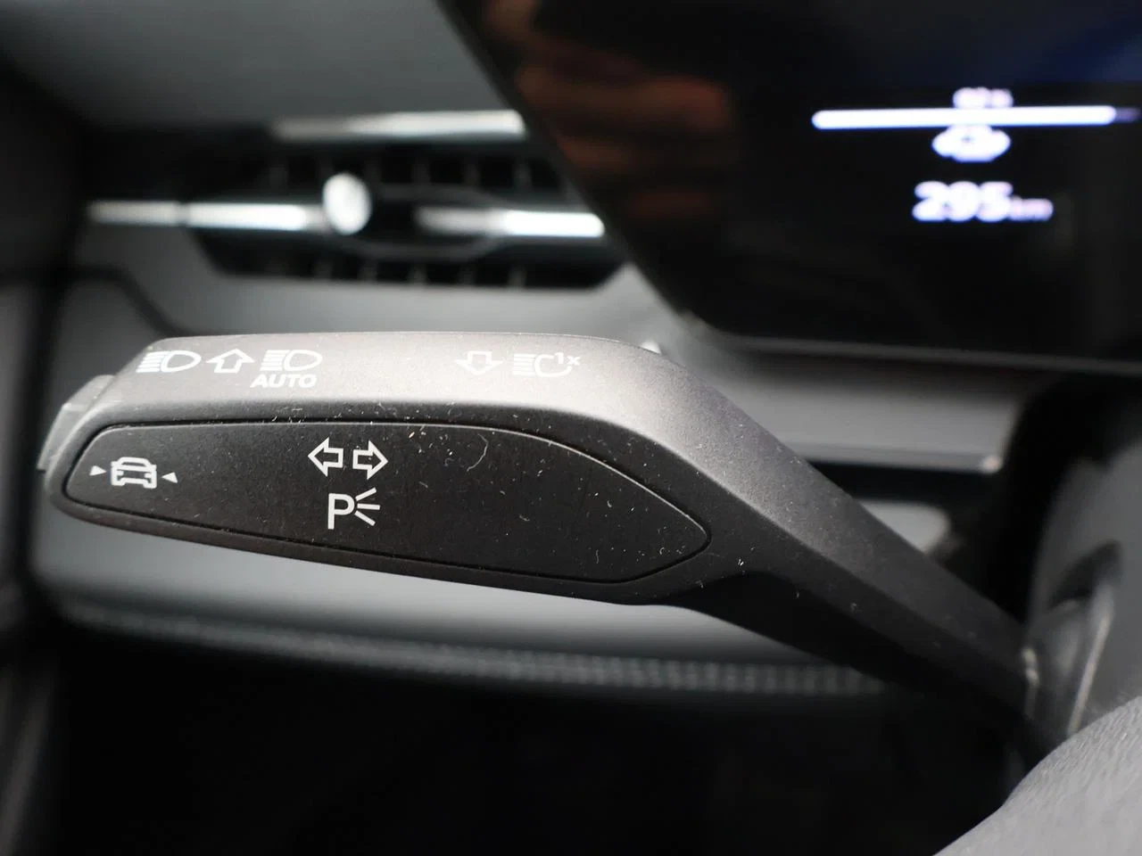 Audi-SQ6 e-tron-image-17