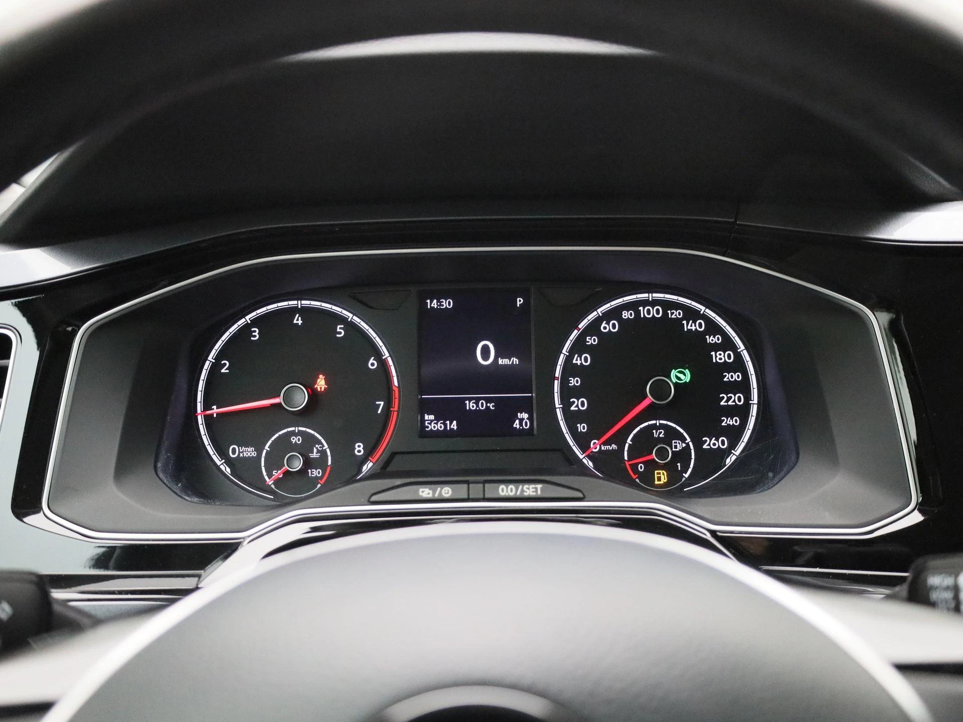 Volkswagen-Polo-image-12