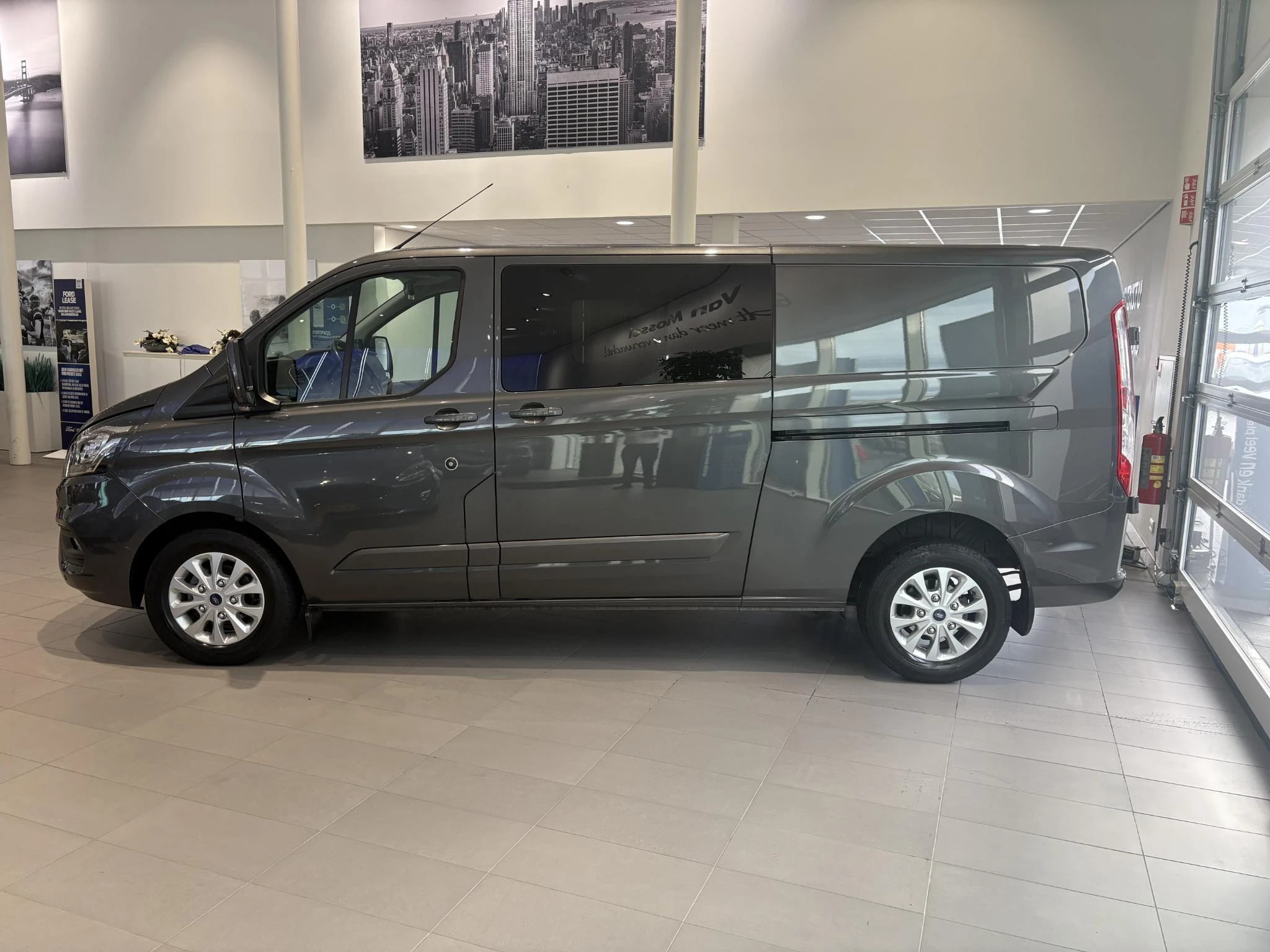Ford-Transit Custom-image-4