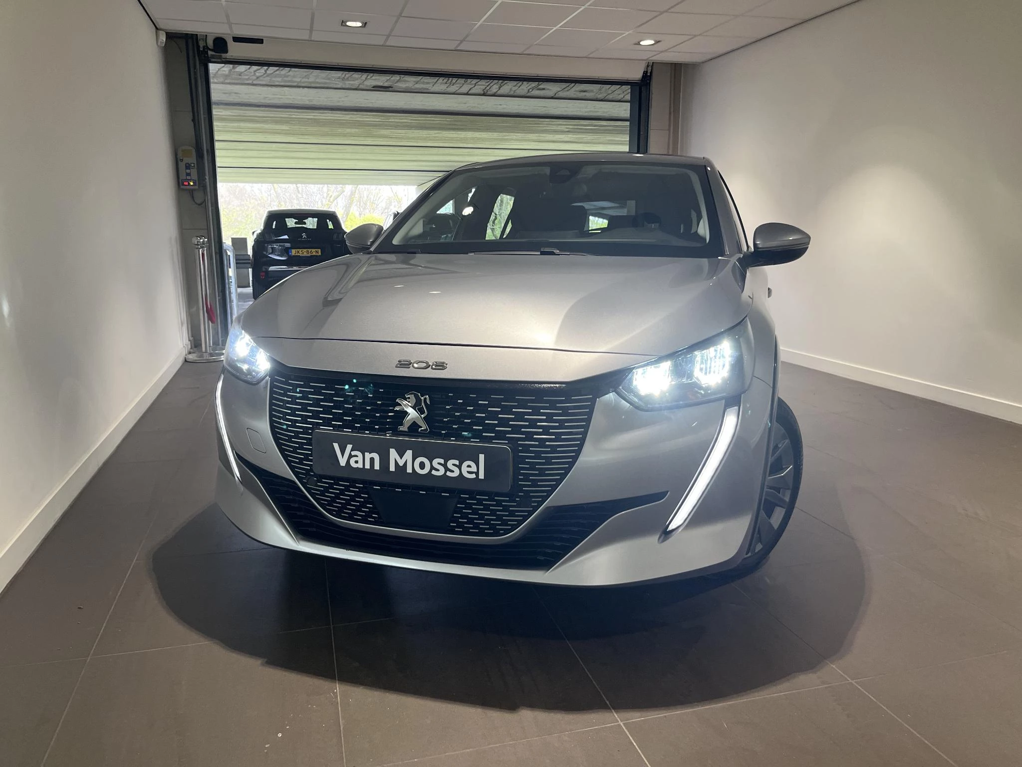 Peugeot-e-208-image-22