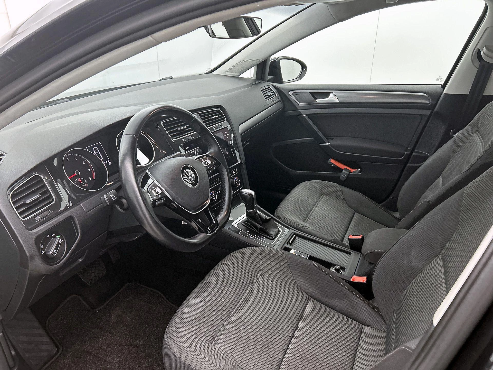 Volkswagen-Golf-image-16
