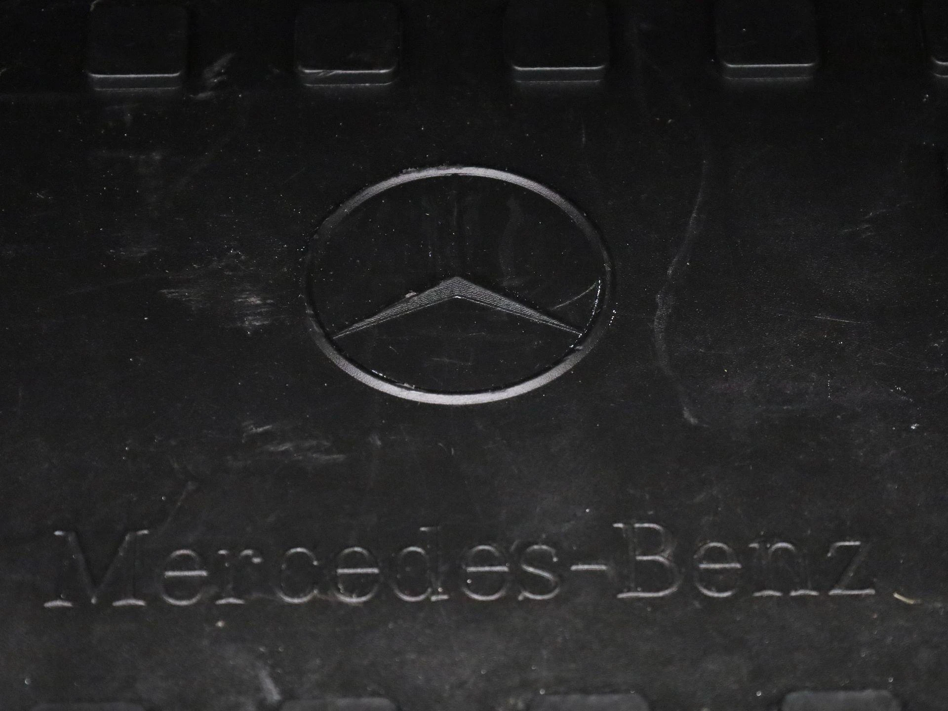 Mercedes-Benz-C-Klasse-image-12