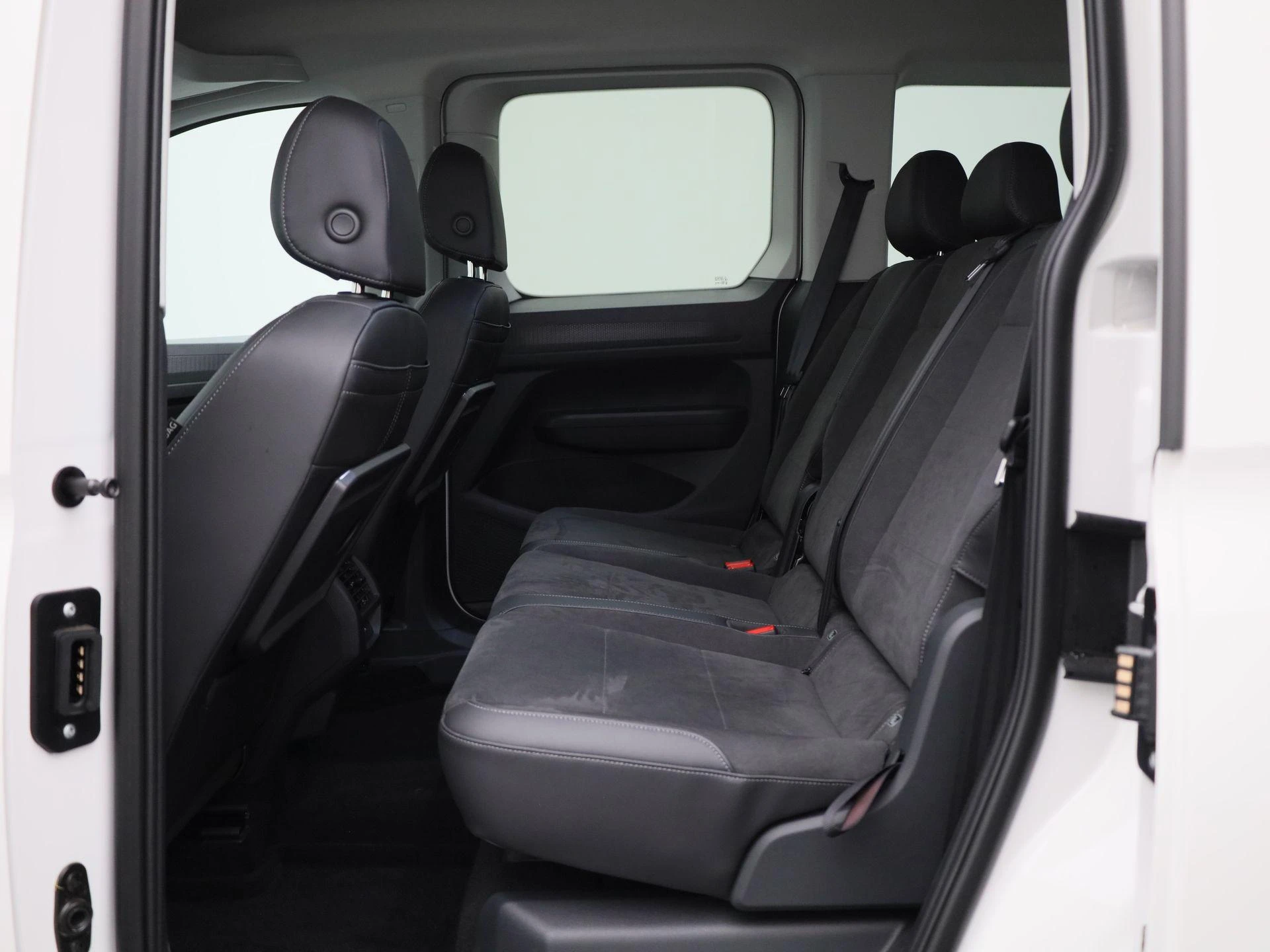 Volkswagen-Caddy-image-11