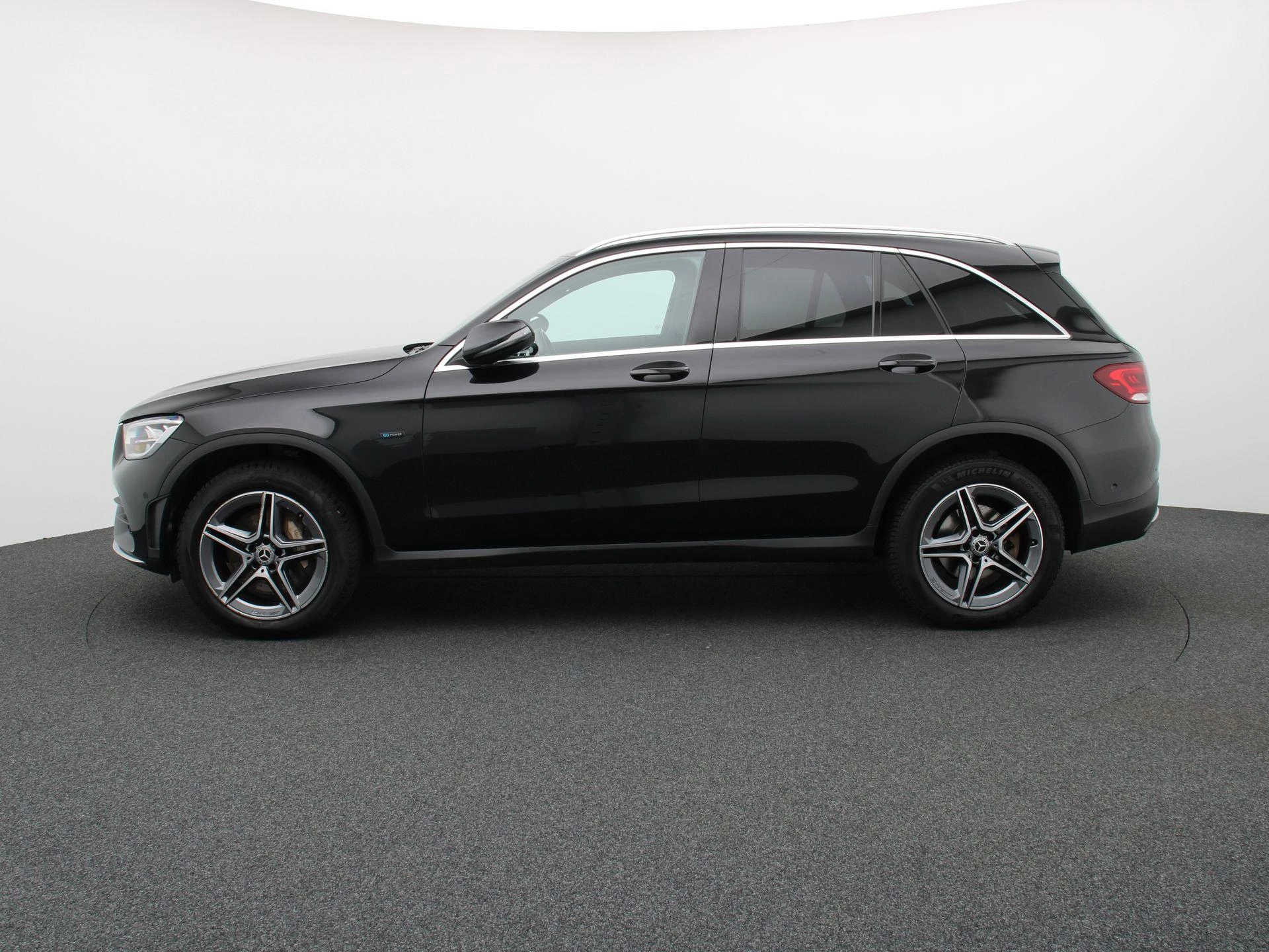 Mercedes-Benz-GLC-image-3