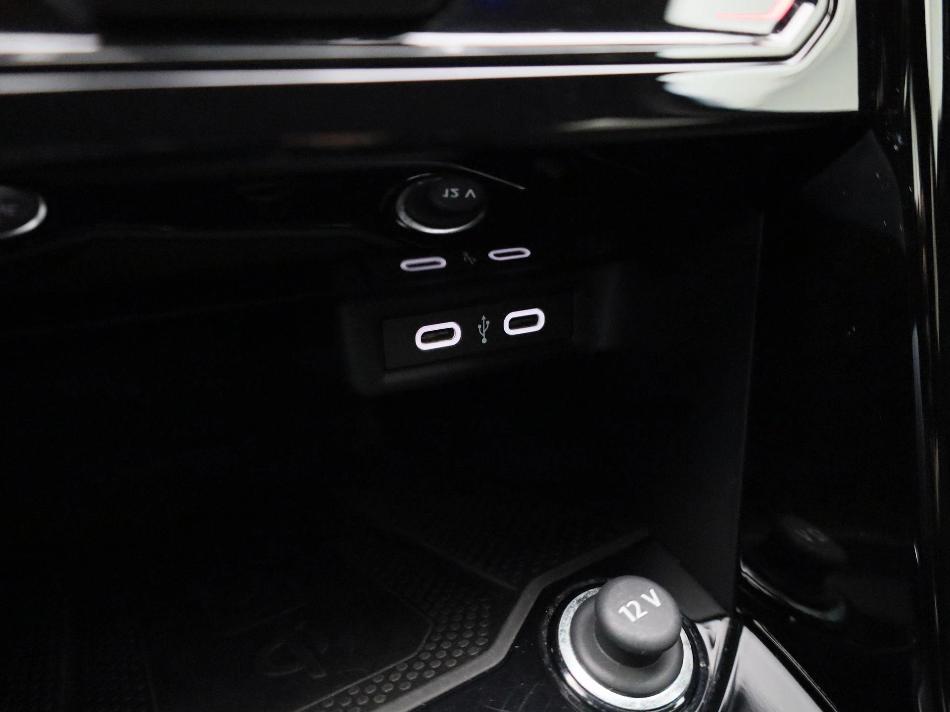 Volkswagen-T-Roc-image-22