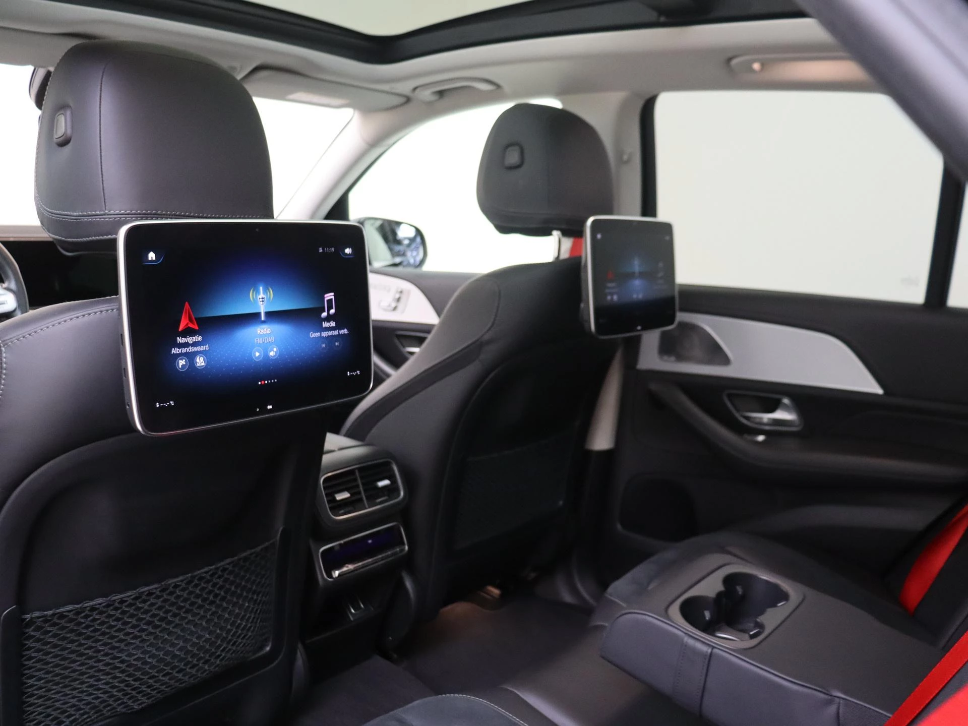 Mercedes-Benz-GLE-image-15