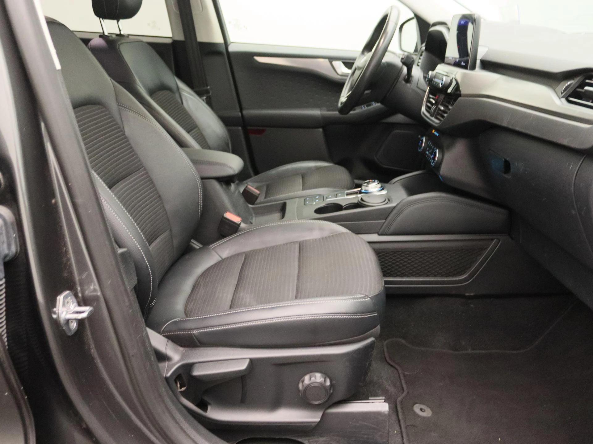 Ford-Kuga-image-30