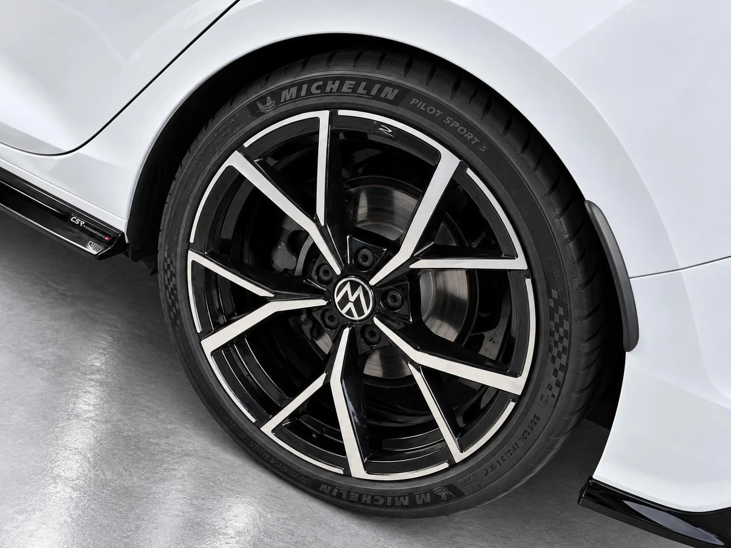 Volkswagen-Golf-image-23