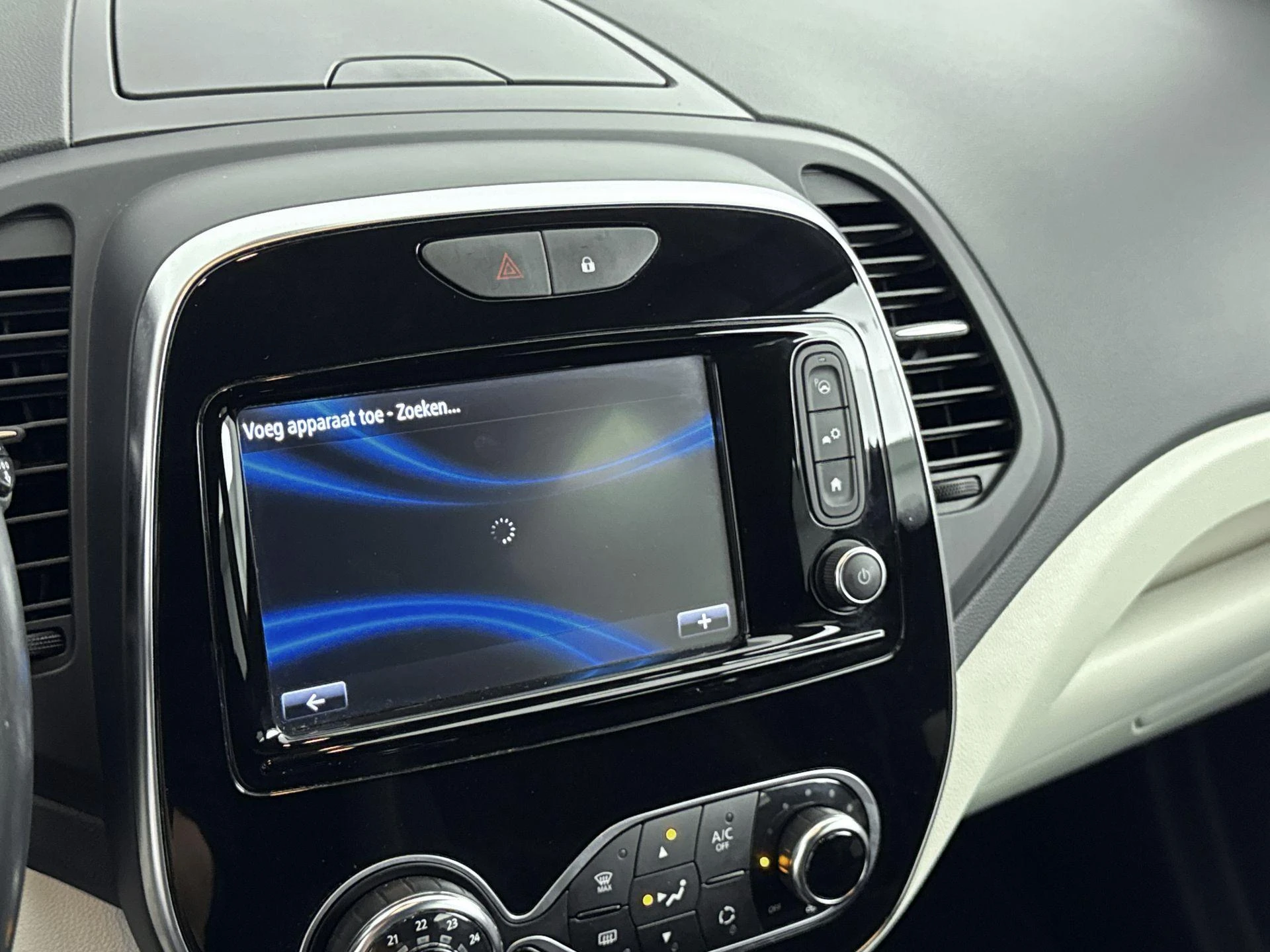 Renault-Captur-image-11
