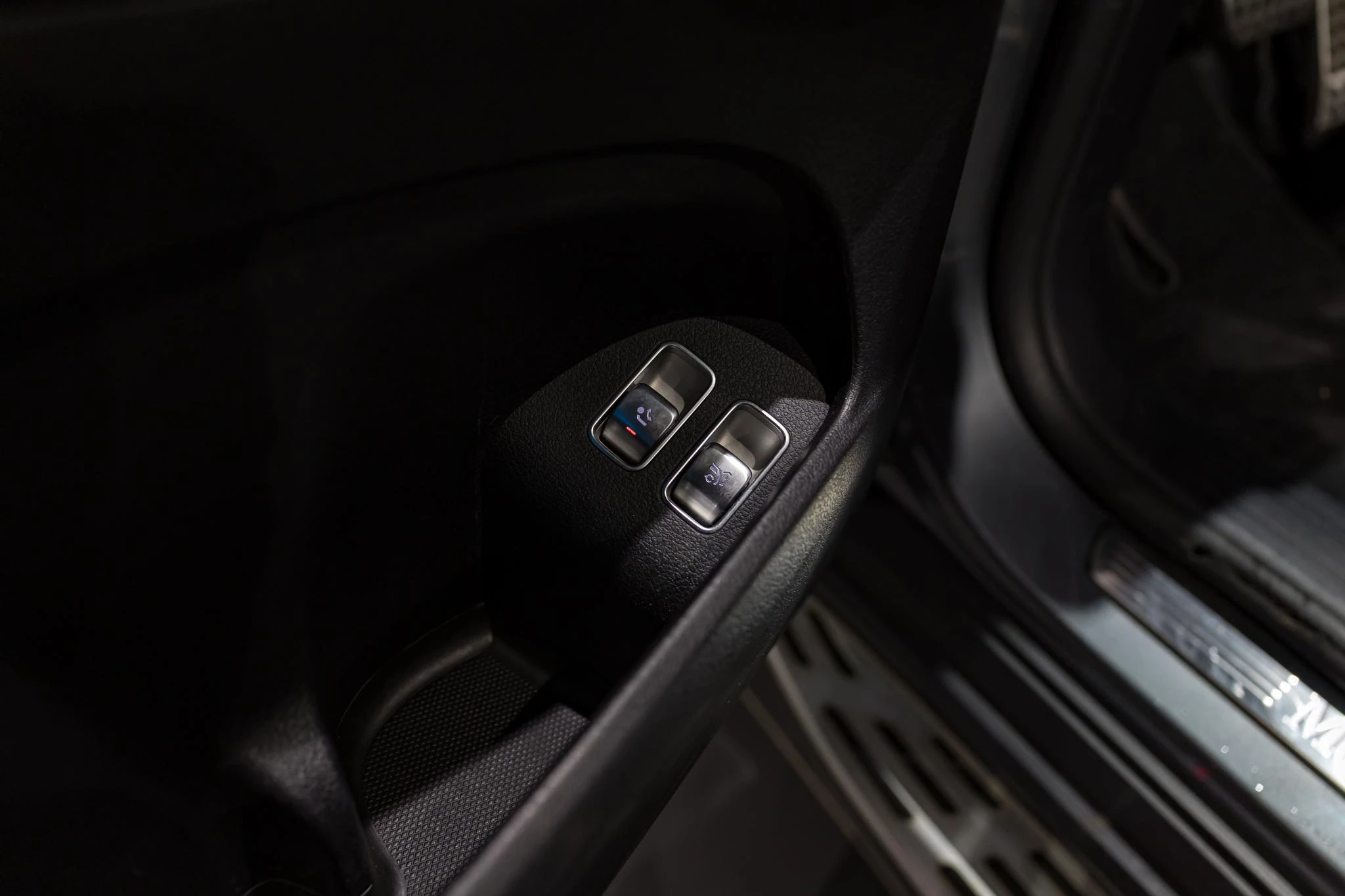 Mercedes-Benz-GLS-image-36