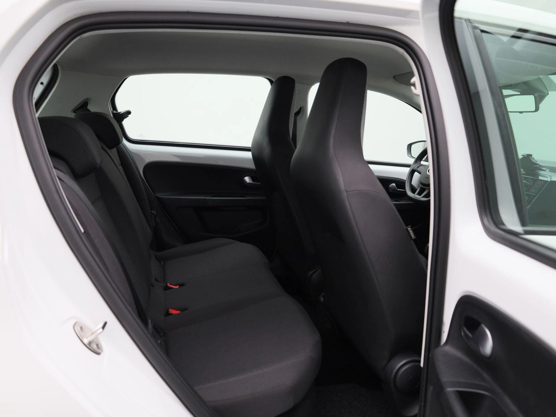 Volkswagen-up!-image-27