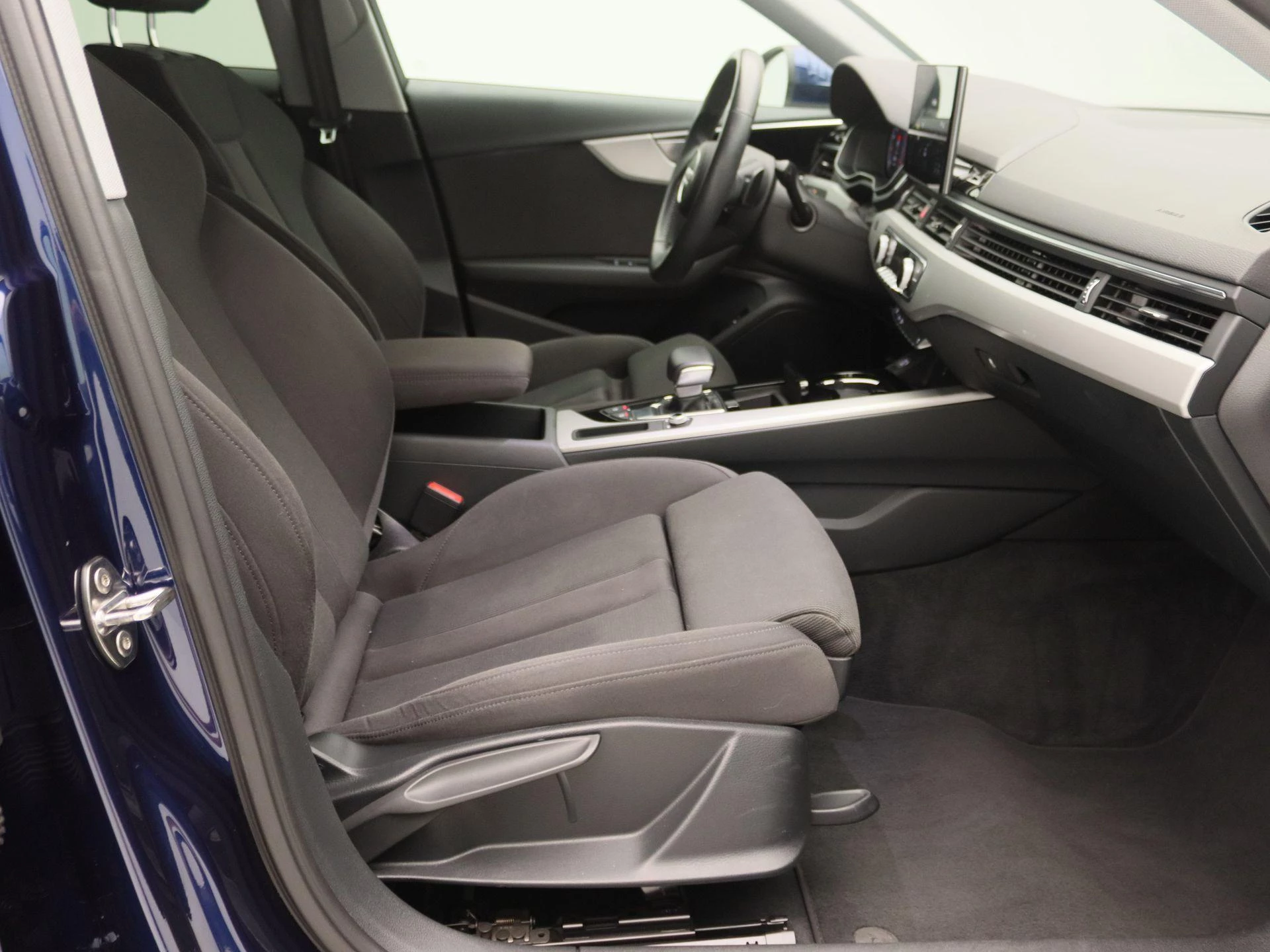 Audi A4 Limousine 35 TFSI Launch edition Business