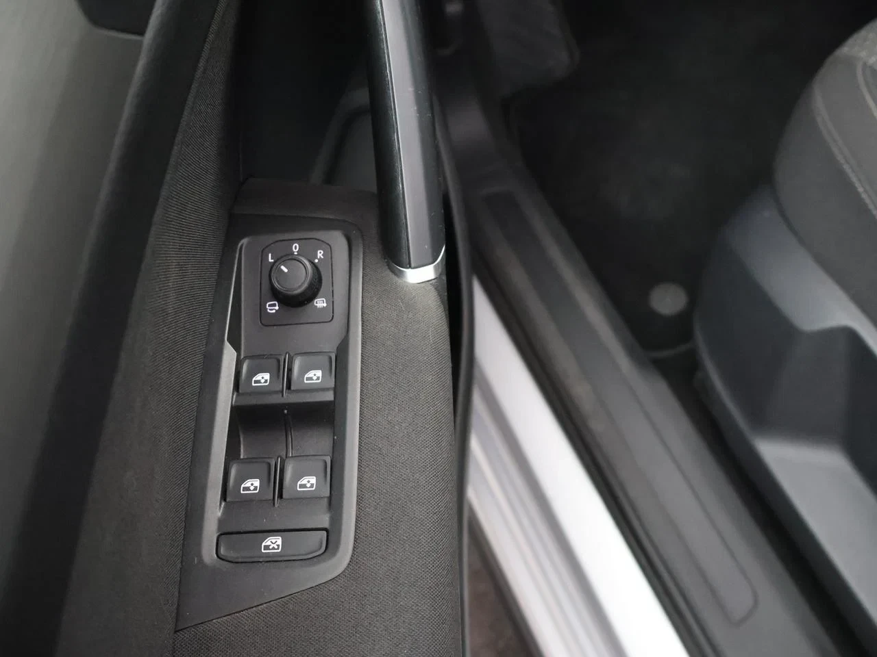 Volkswagen-Touran-image-20