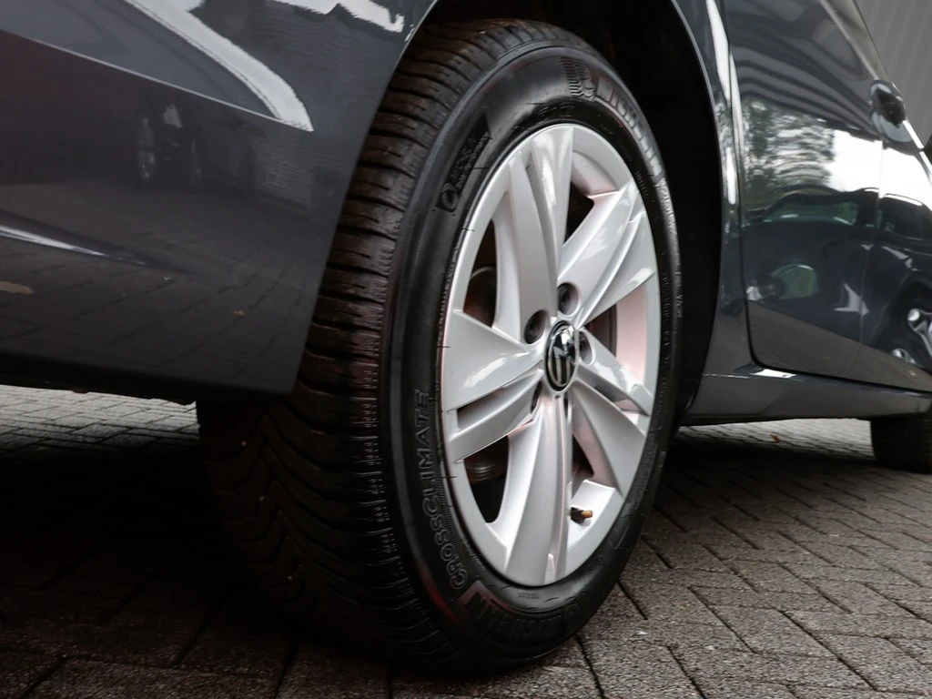 Volkswagen-Golf-image-4
