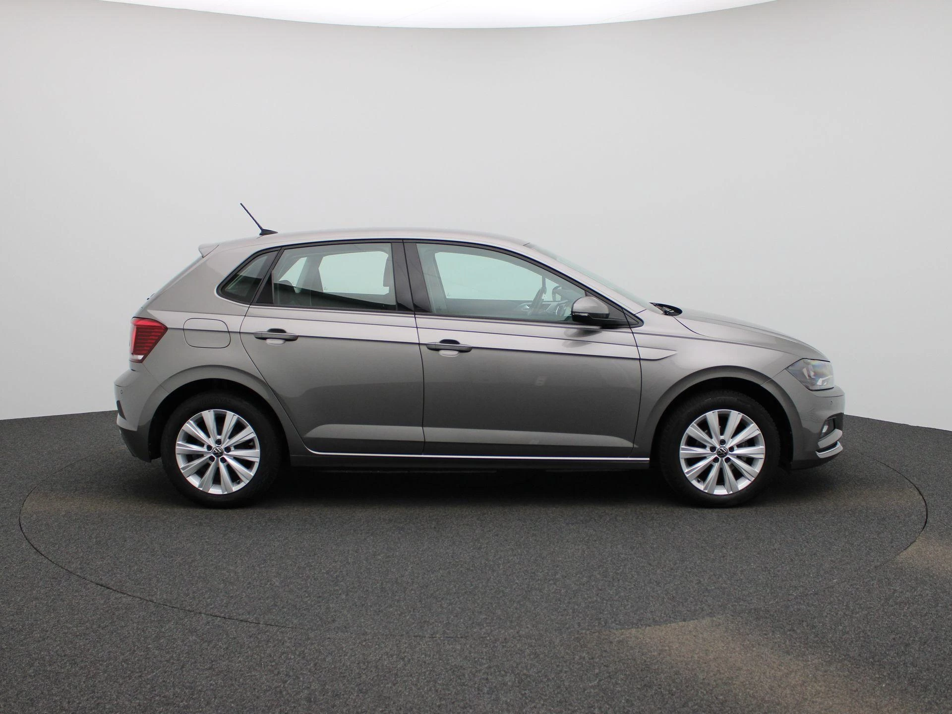 Volkswagen-Polo-image-5