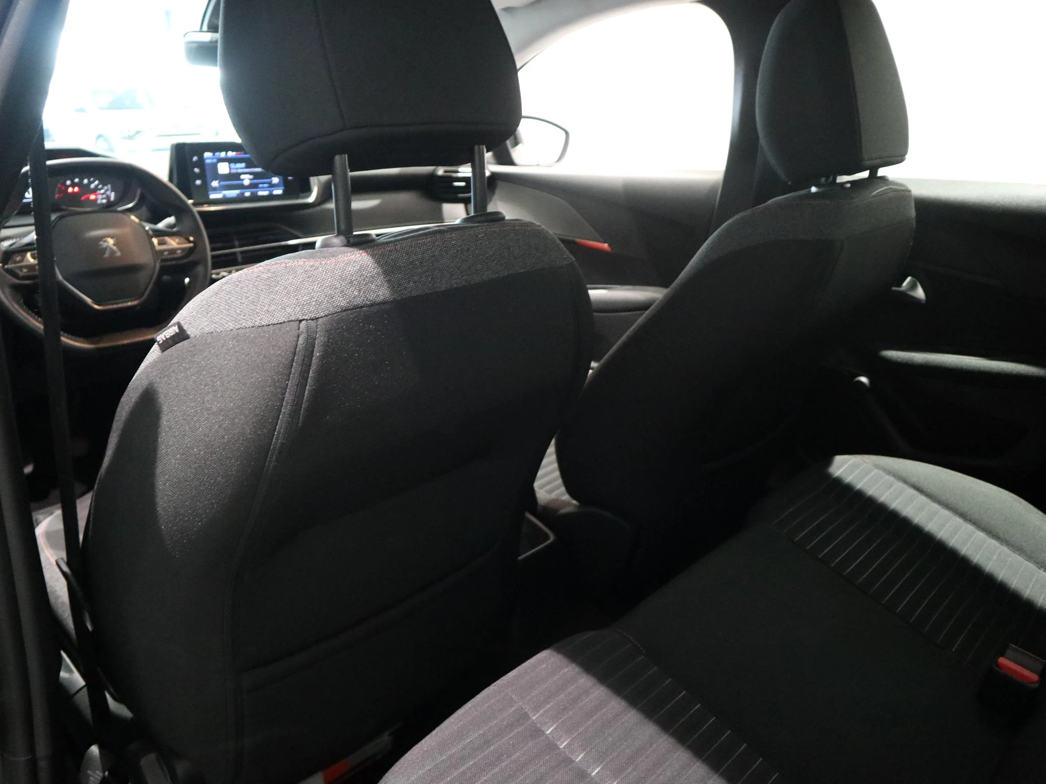 Peugeot-208-image-10