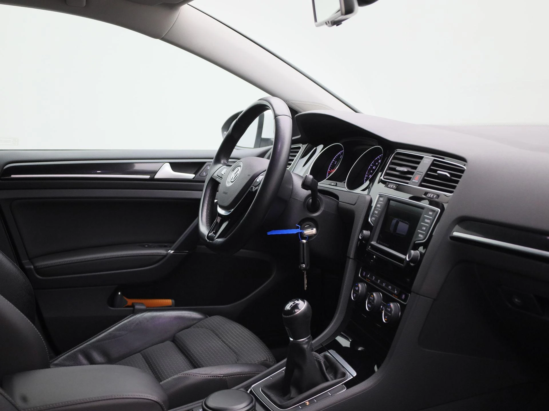 Volkswagen-Golf-image-29