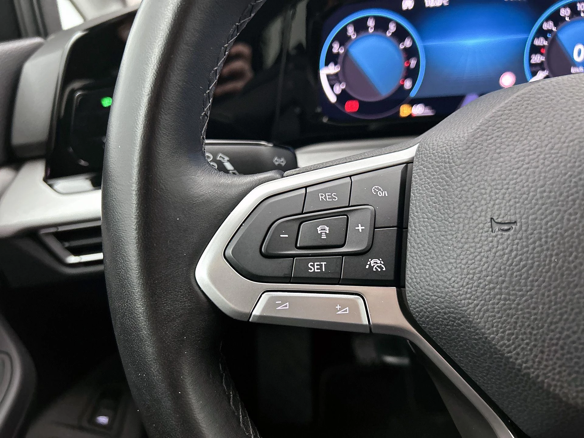 Volkswagen-Golf-image-5