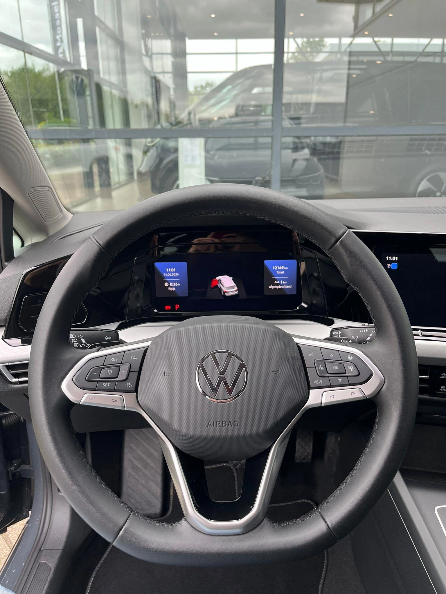 Volkswagen-Golf-image-9