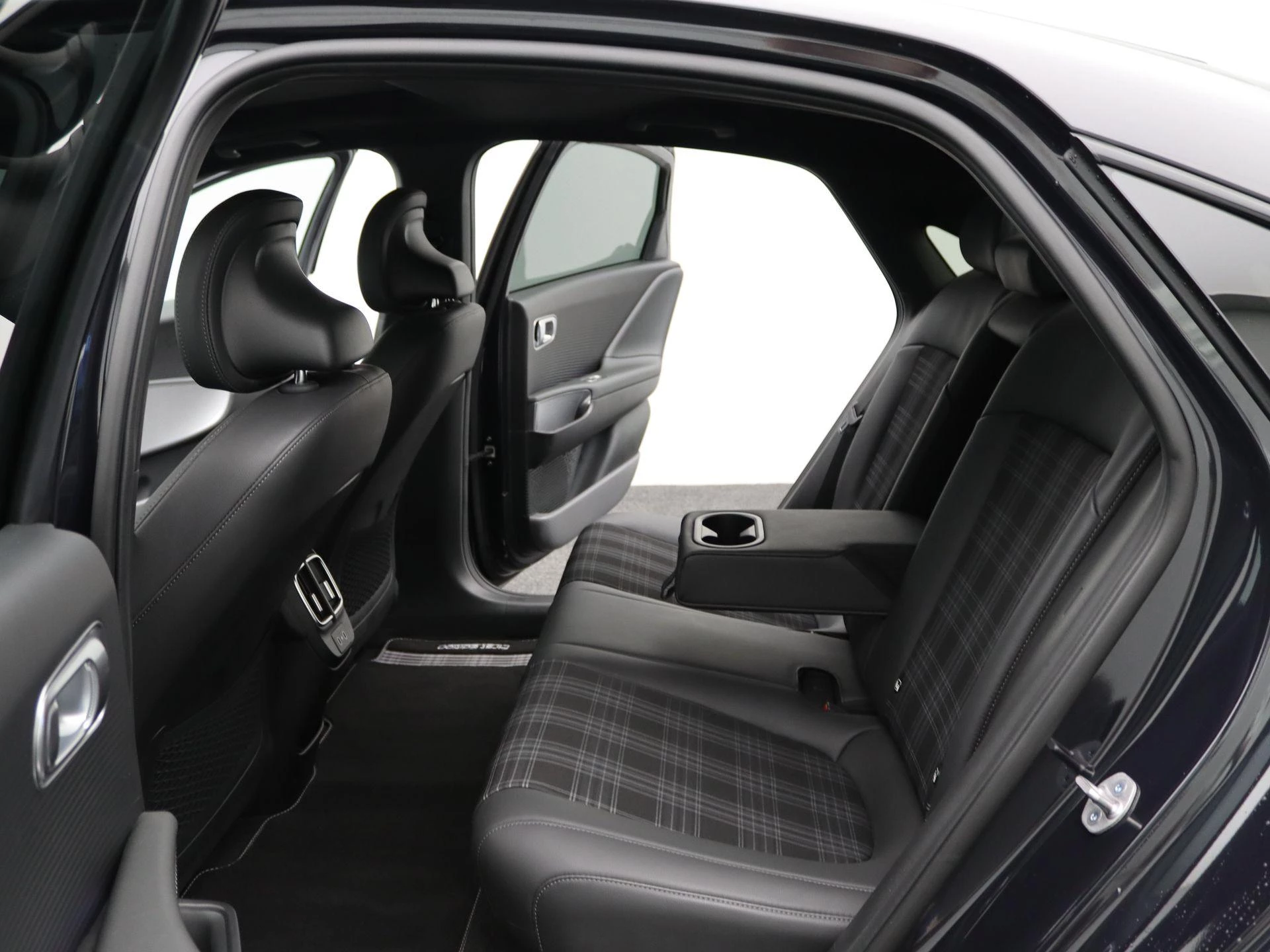 Hyundai-IONIQ 6-image-11