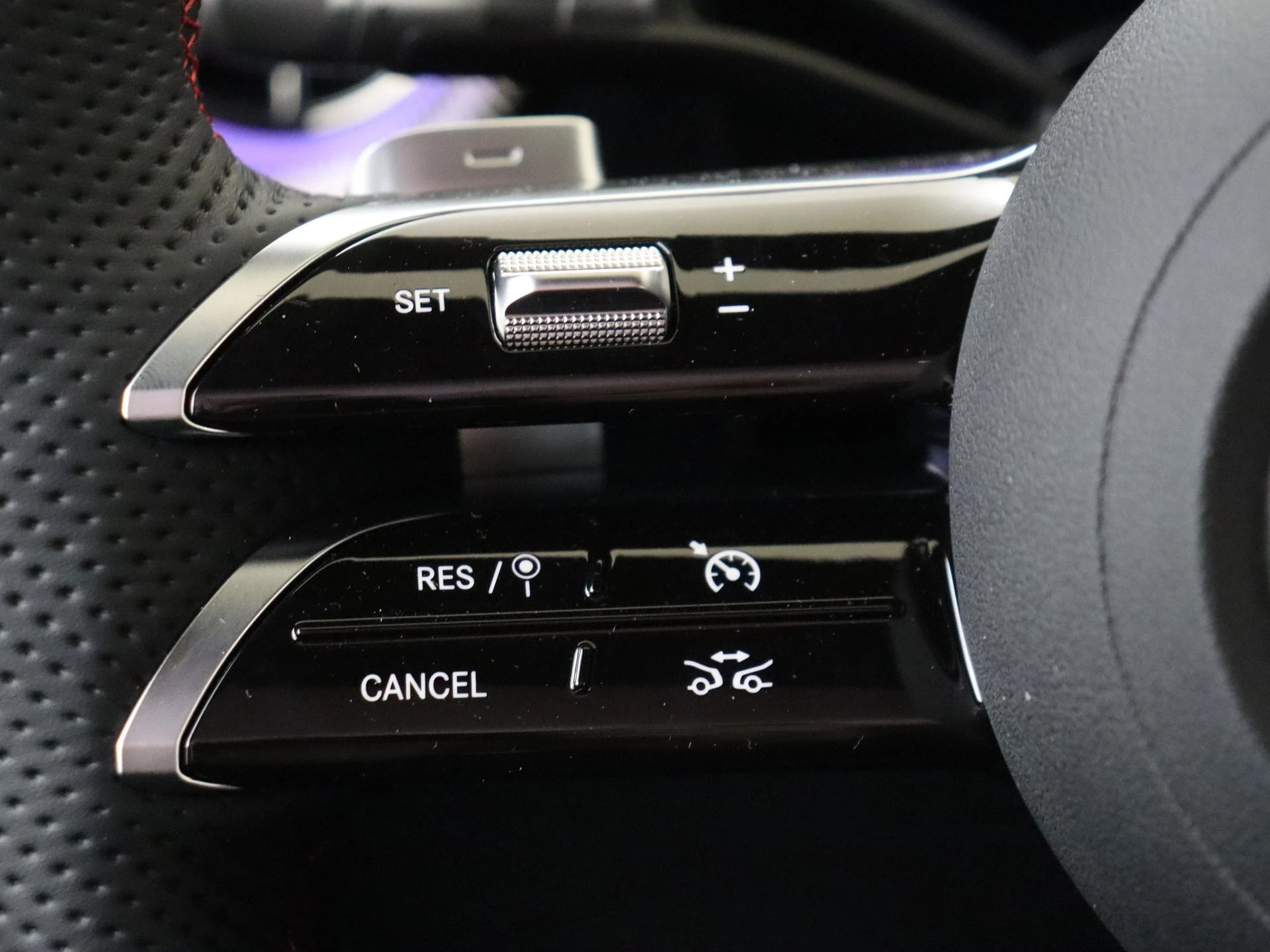 Mercedes-Benz-GLB-image-14
