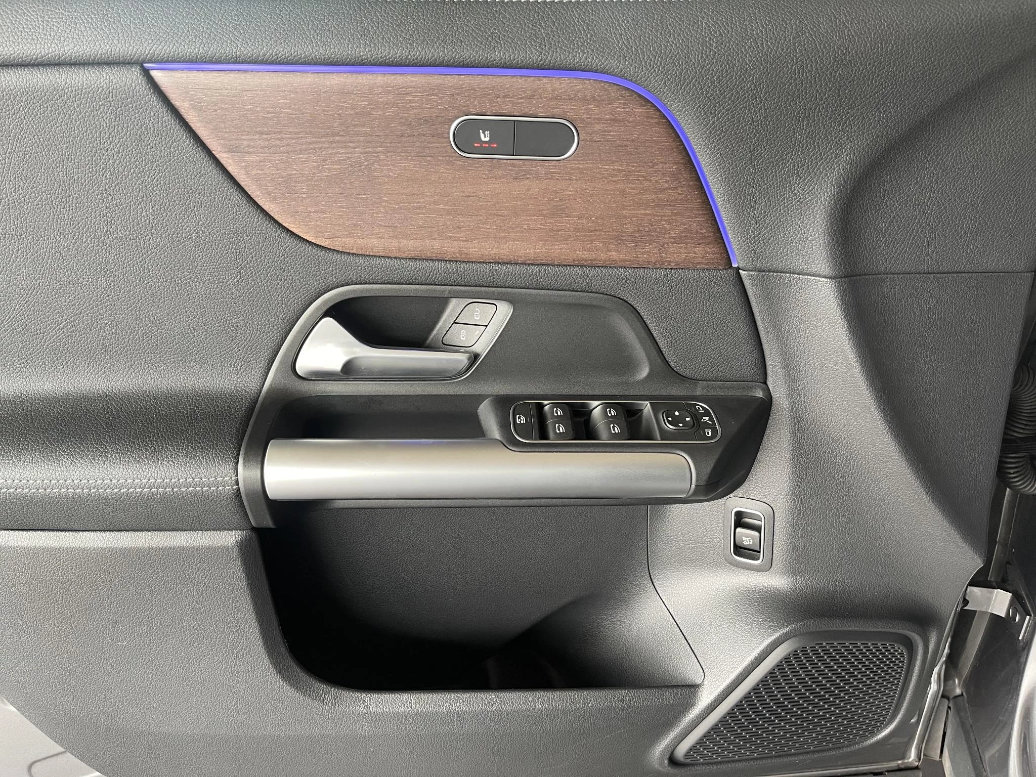 Mercedes-Benz GLA 200 Luxury Line + MULTIBEAM LED + PANO DAK + CARPLAY + TREKHAAK +