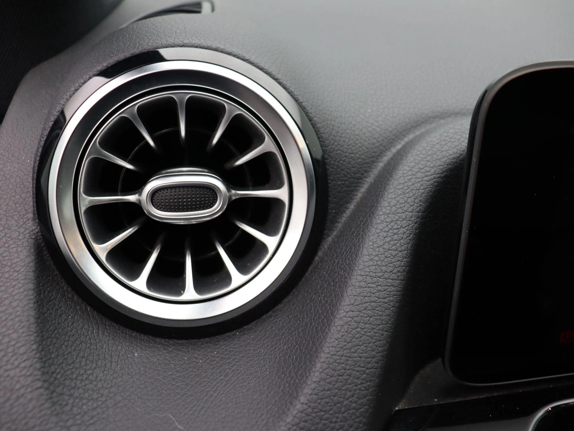 Mercedes-Benz-Classe B-image-8