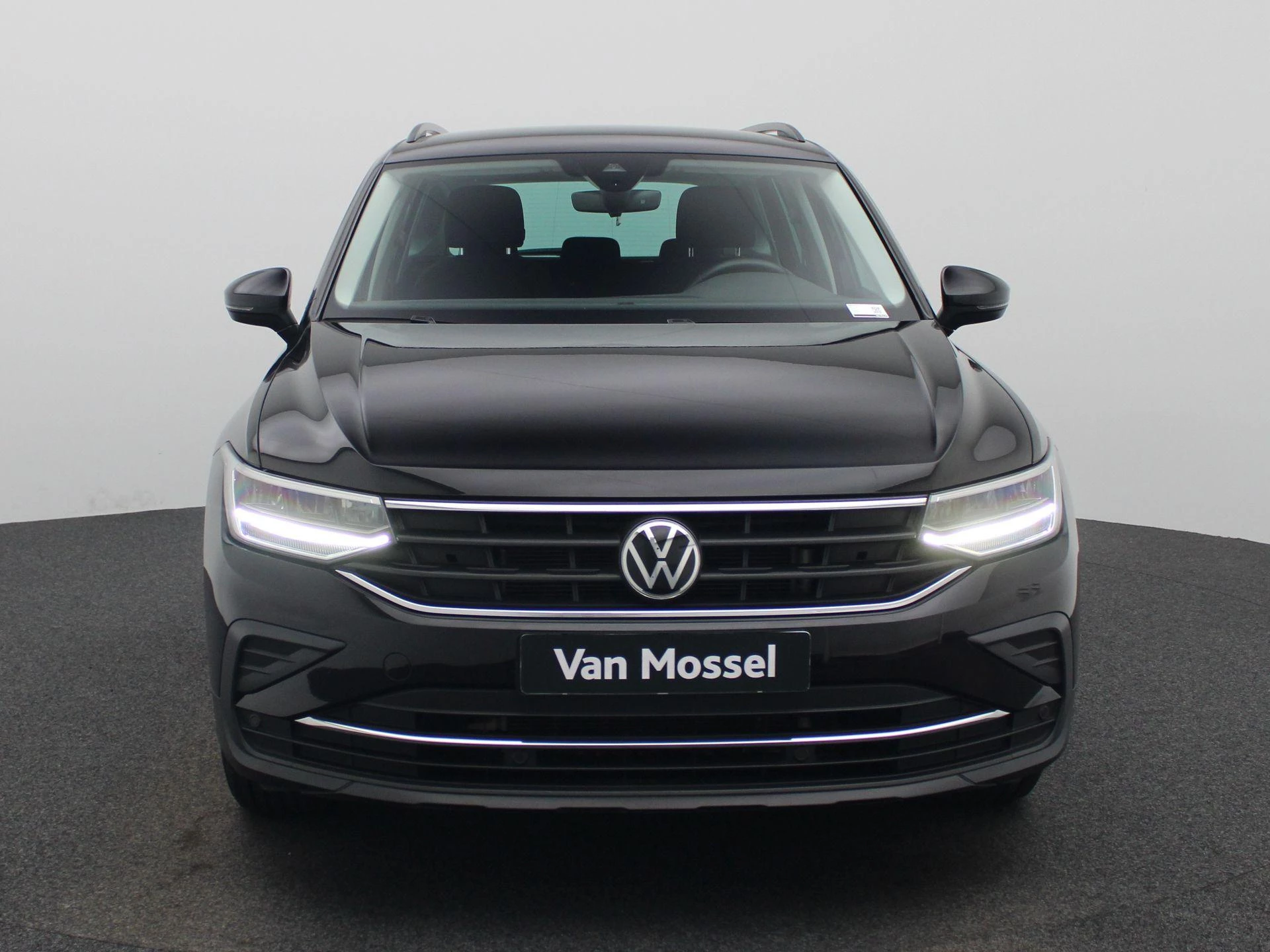 Volkswagen-Tiguan-image-4