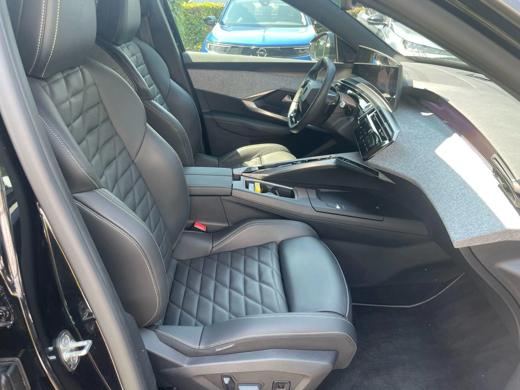 Peugeot e-3008 e-3008 210 GT