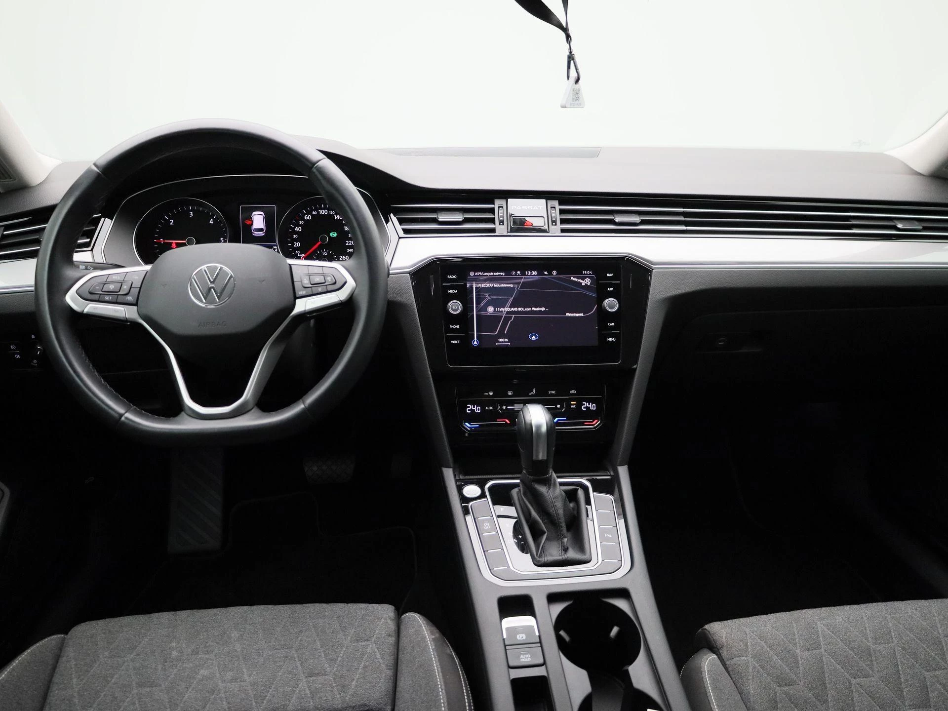 Volkswagen-Passat-image-6