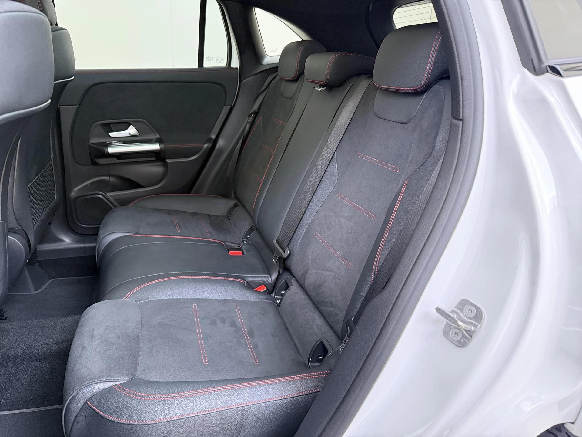 Mercedes-Benz-GLA-image-15